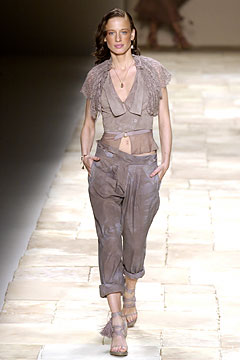 Givenchy S/S 04 Look 26