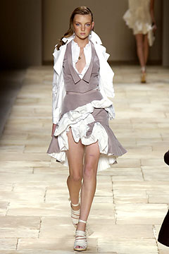 Givenchy S/S 04 Look 31