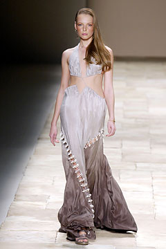 Givenchy S/S 04 Look 39