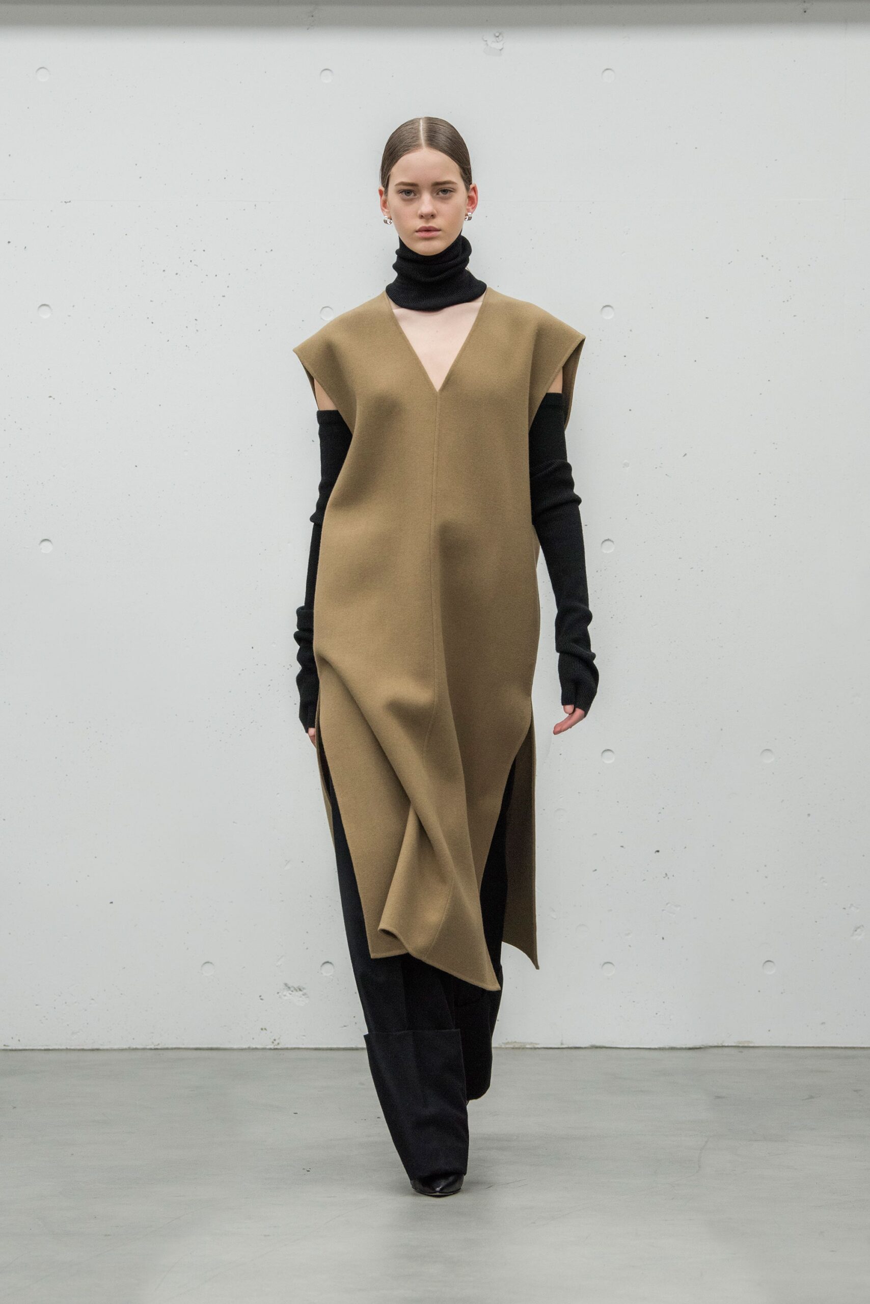 Hyke Tokyo F/W 17 Look 15