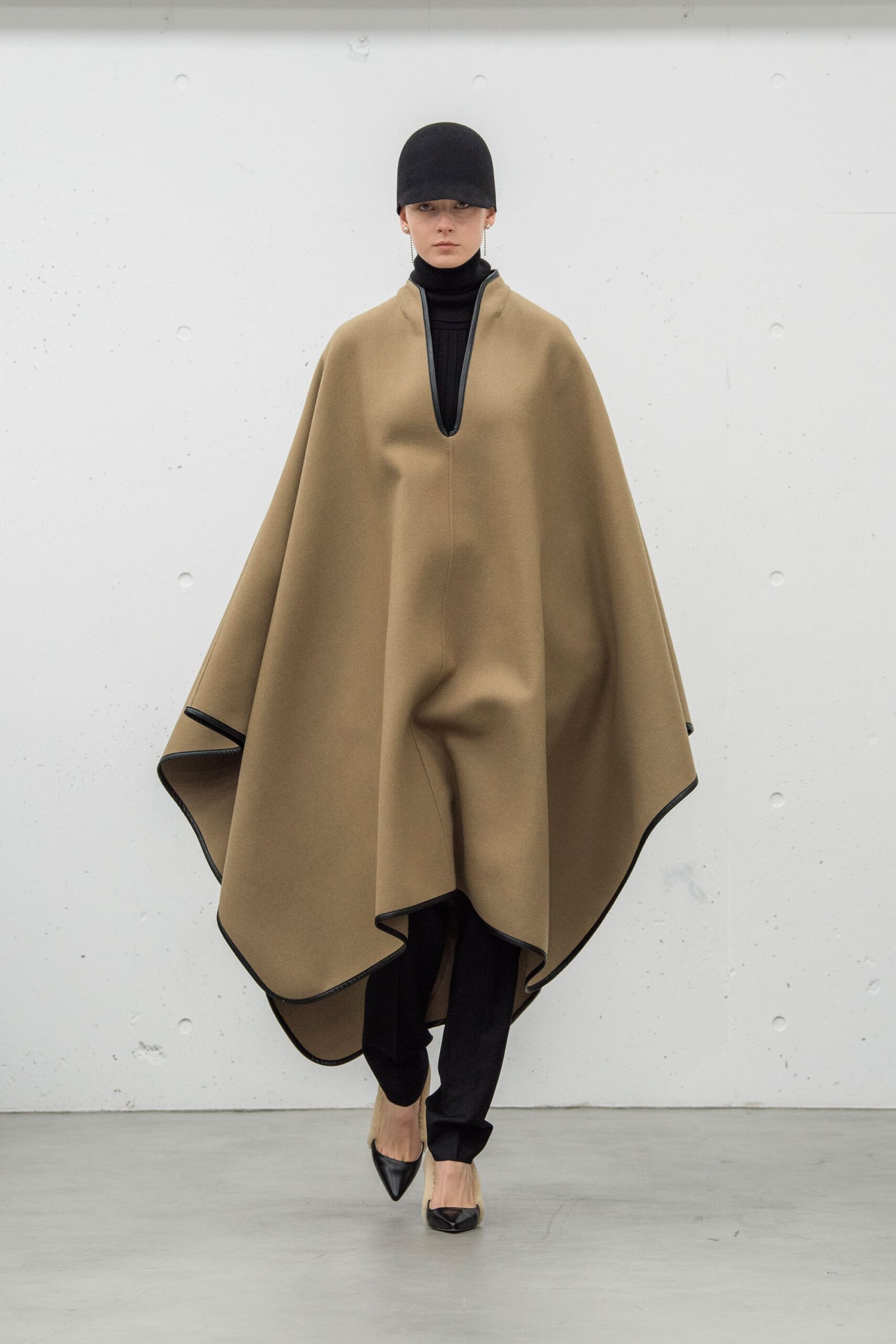 Hyke Tokyo F/W 17 Look 17