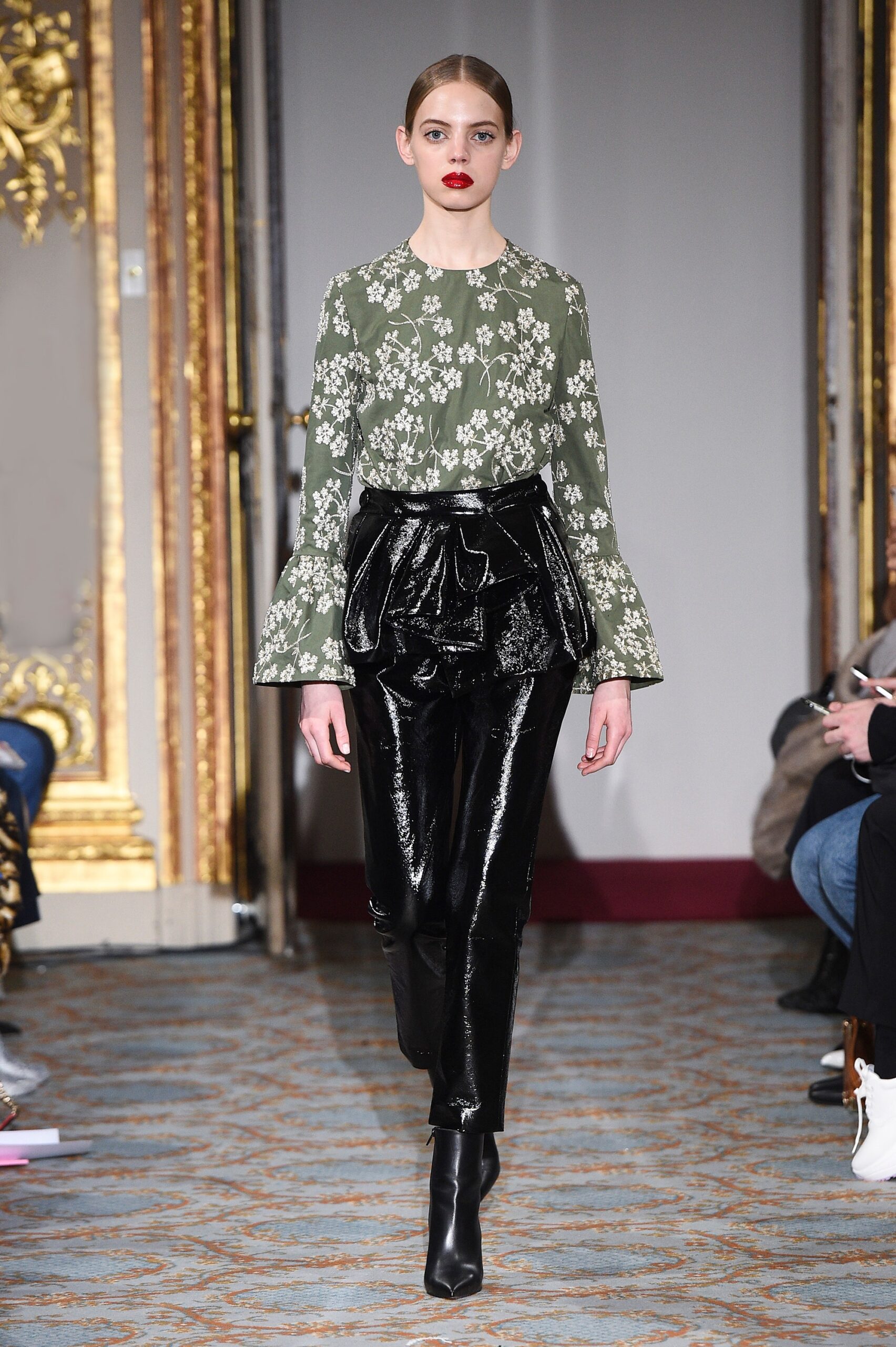 Huishan Zhang F/W 18 Look 23