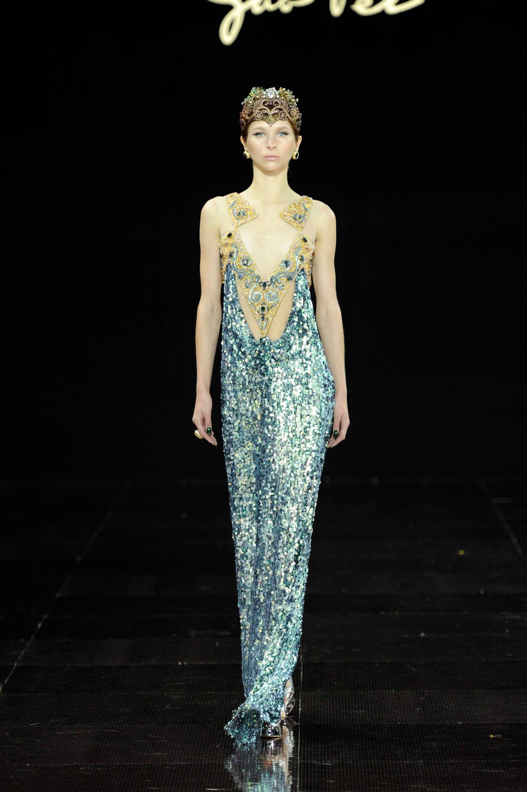 Guo Pei F/W 16 Couture Look 25