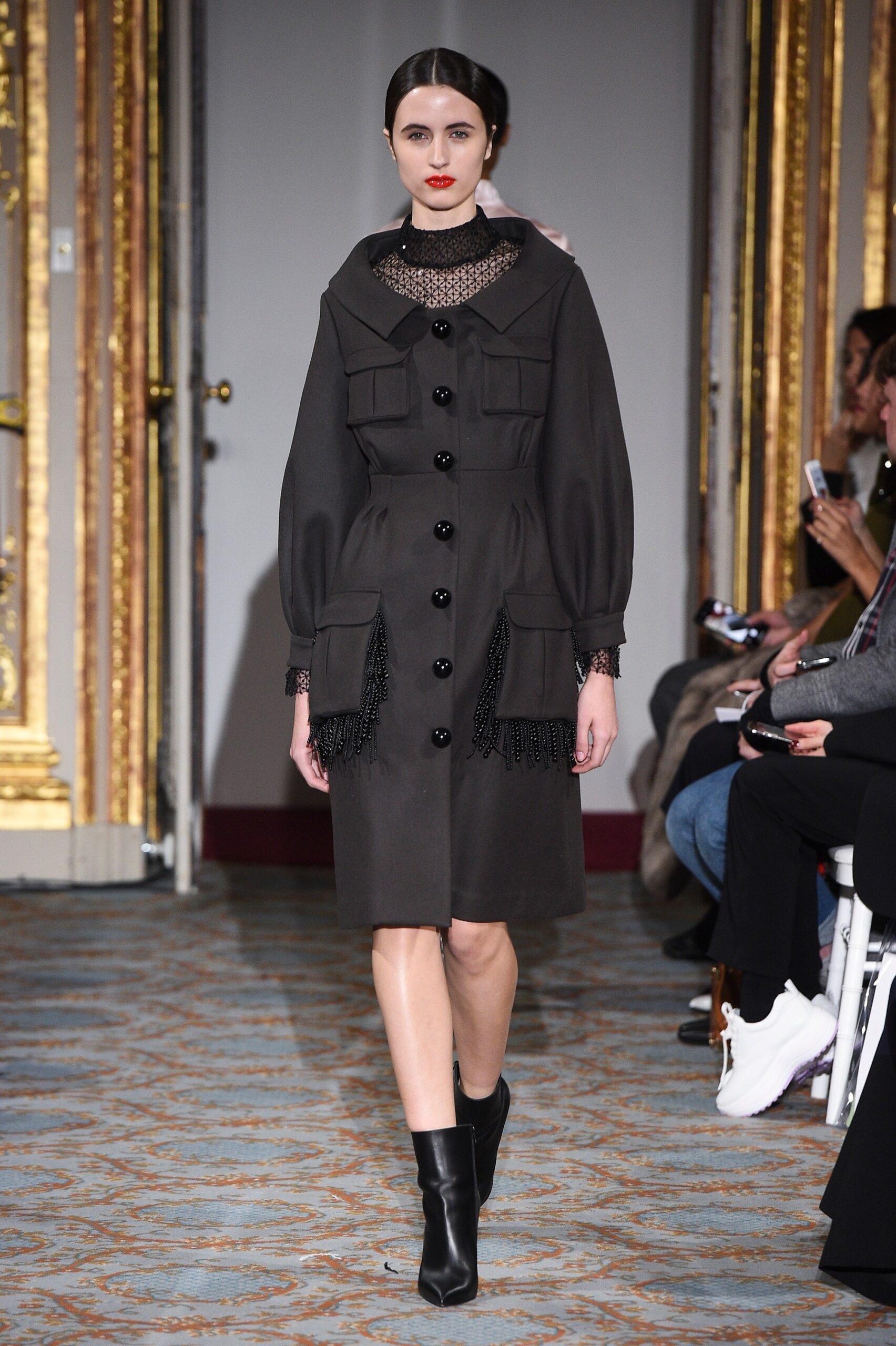 Huishan Zhang F/W 18 Look 26