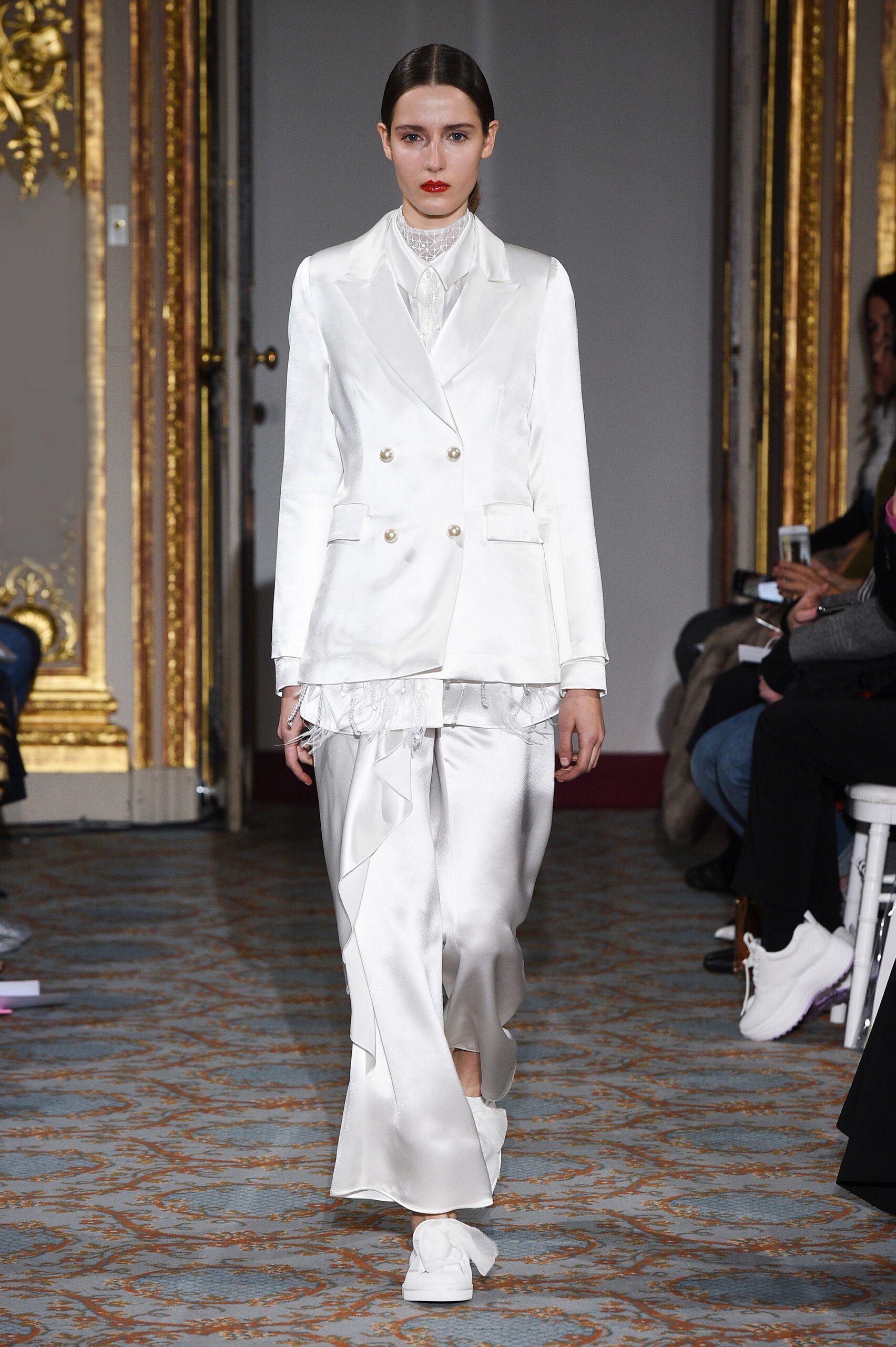 Huishan Zhang F/W 18 Look 28