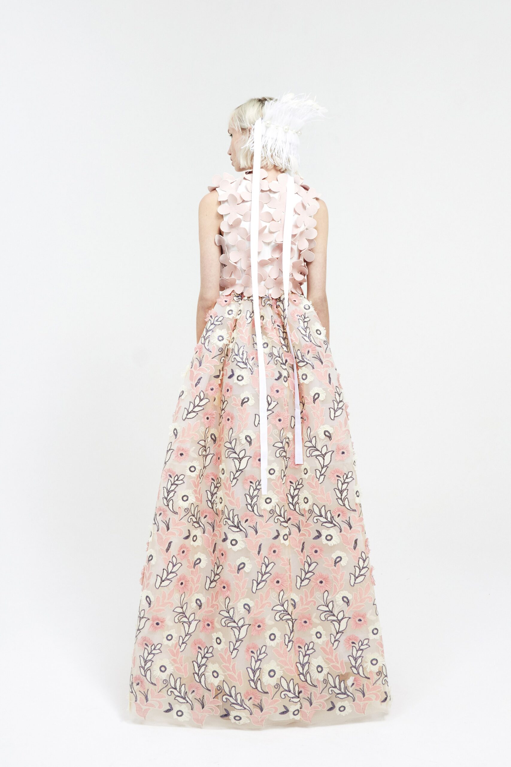 Huishan Zhang Resort 18 Look 30