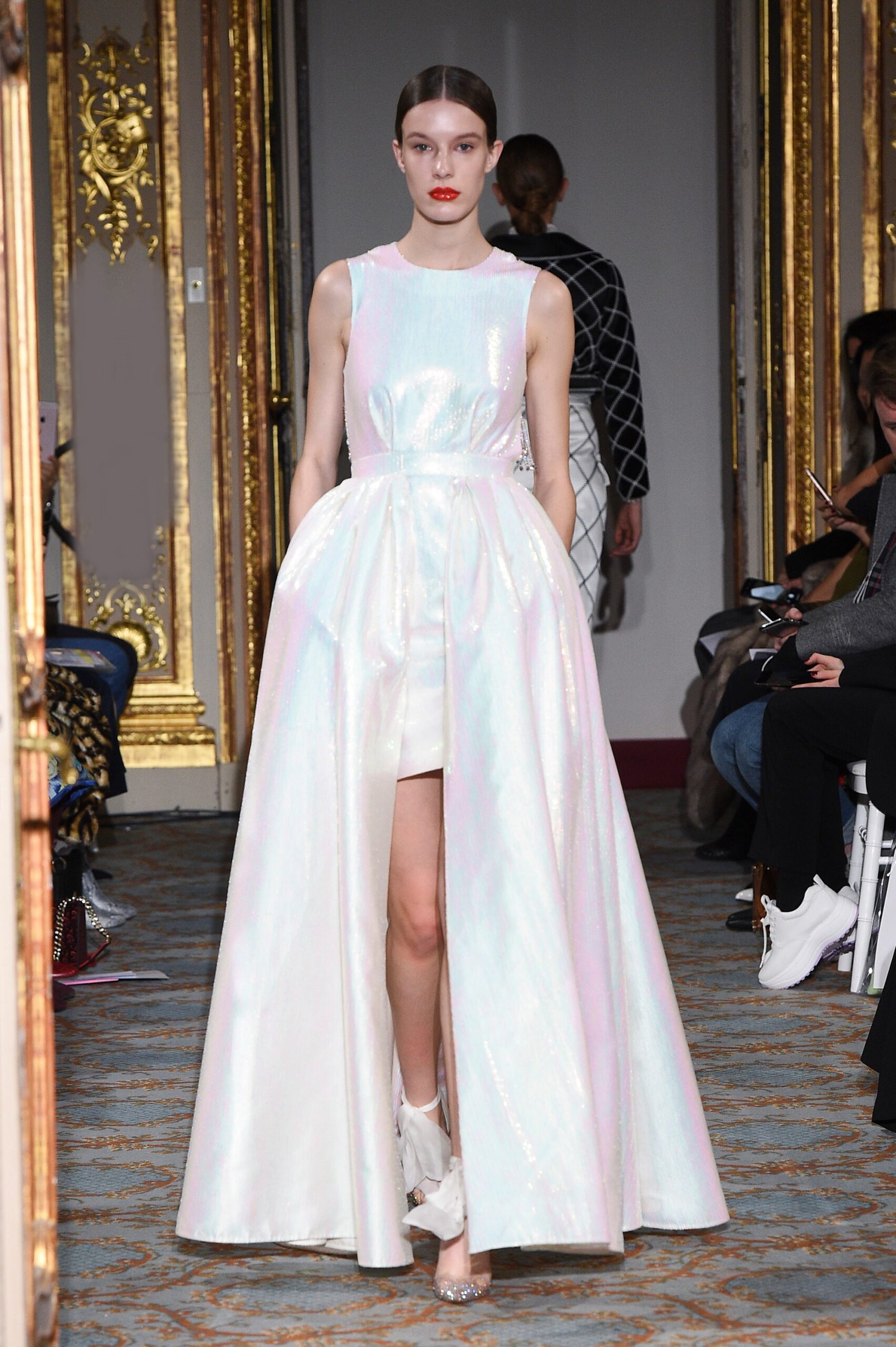 Huishan Zhang F/W 18 Look 33
