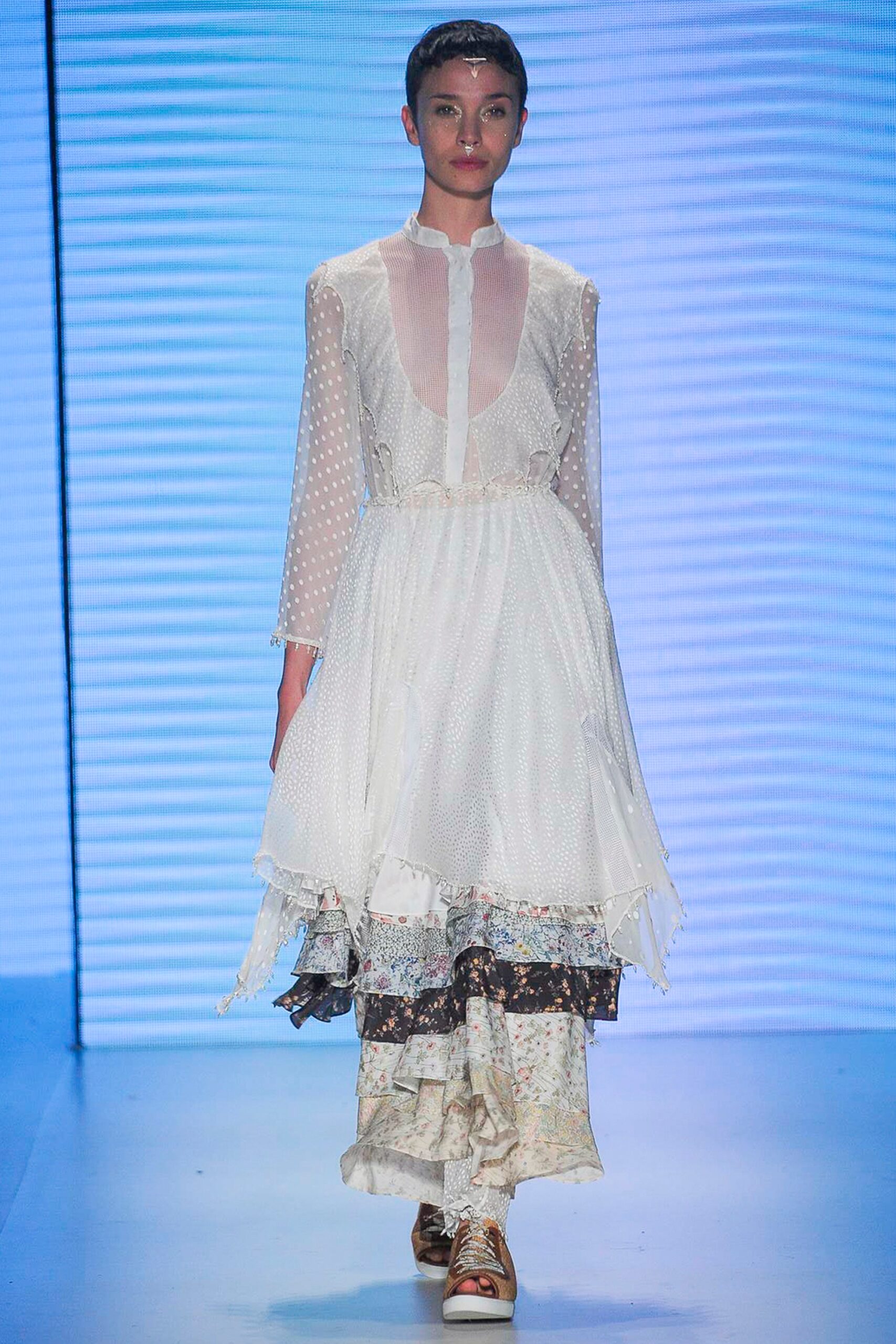 Helô Rocha Resort 17 Look 9