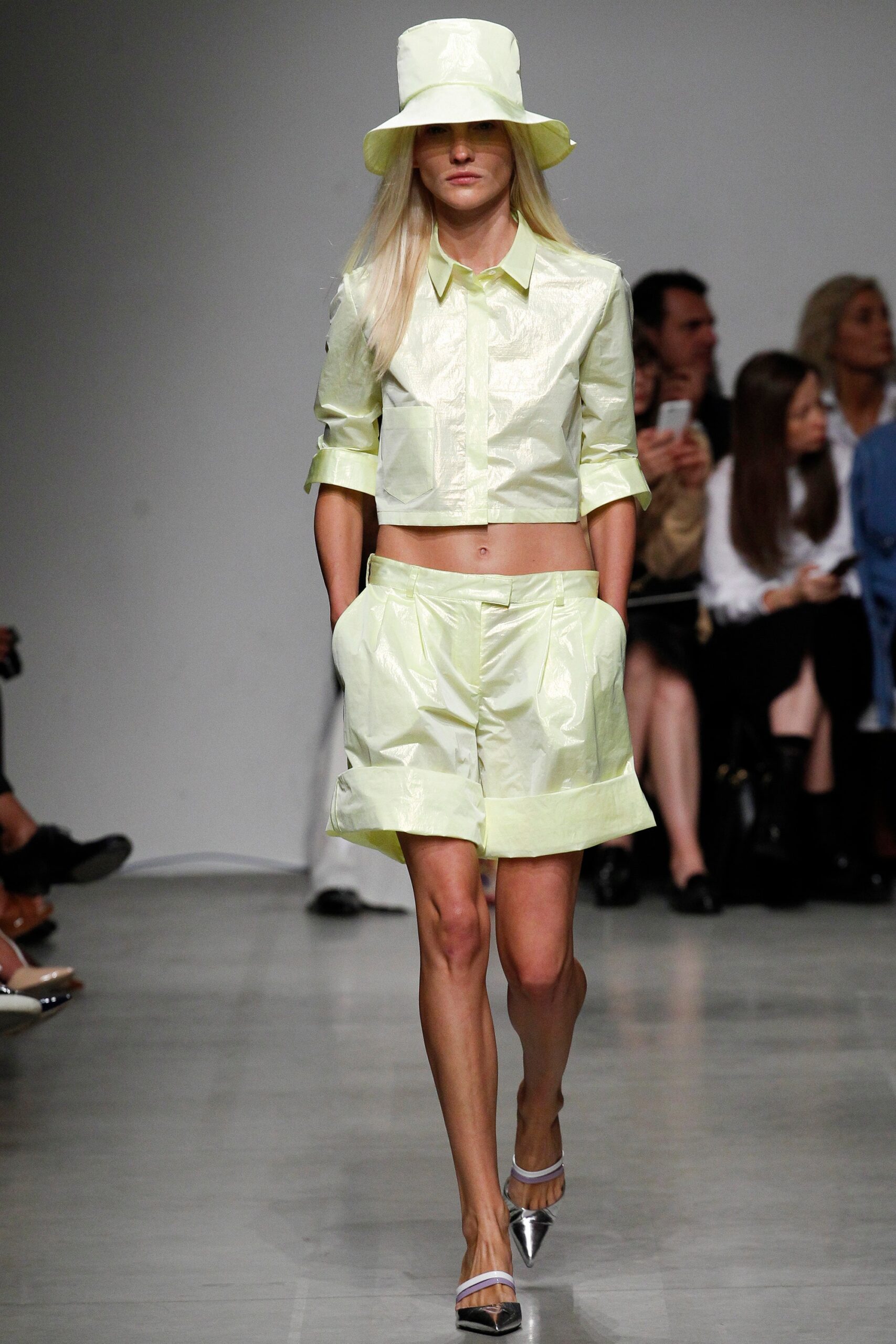 Iceberg Spring 2016 Ready-to-Wear