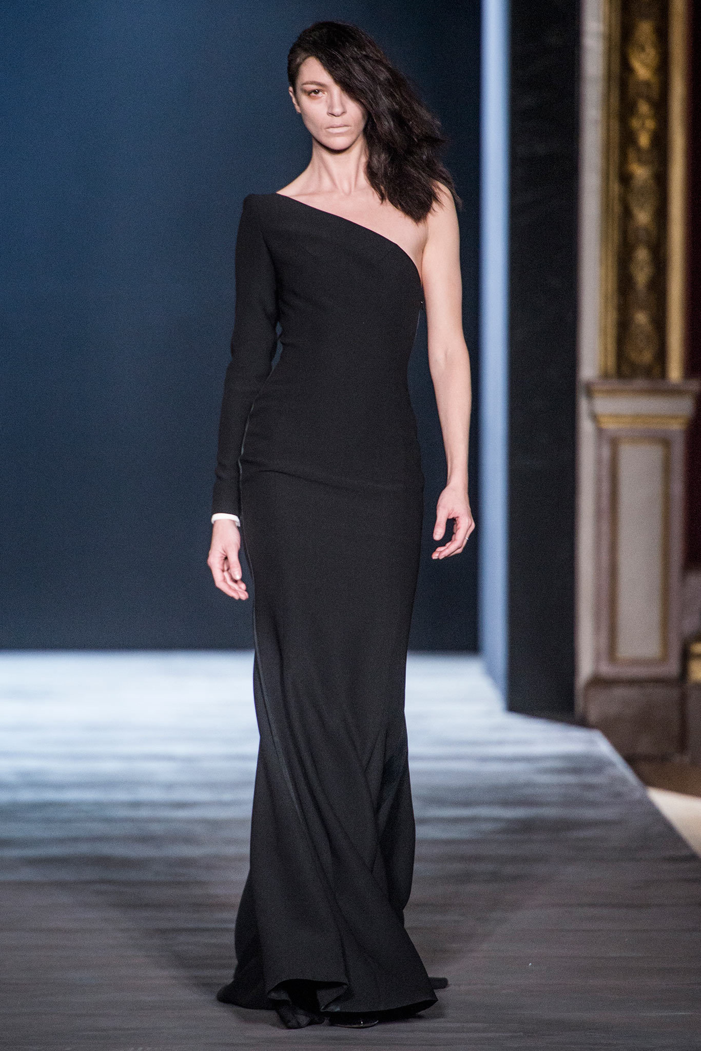 Hakaan Fall 2013 Ready-to-Wear
