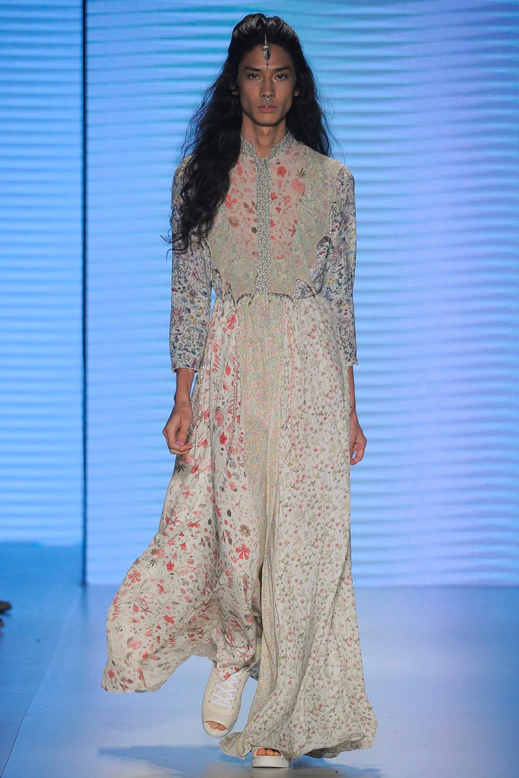 Helô Rocha Resort 17 Look 3