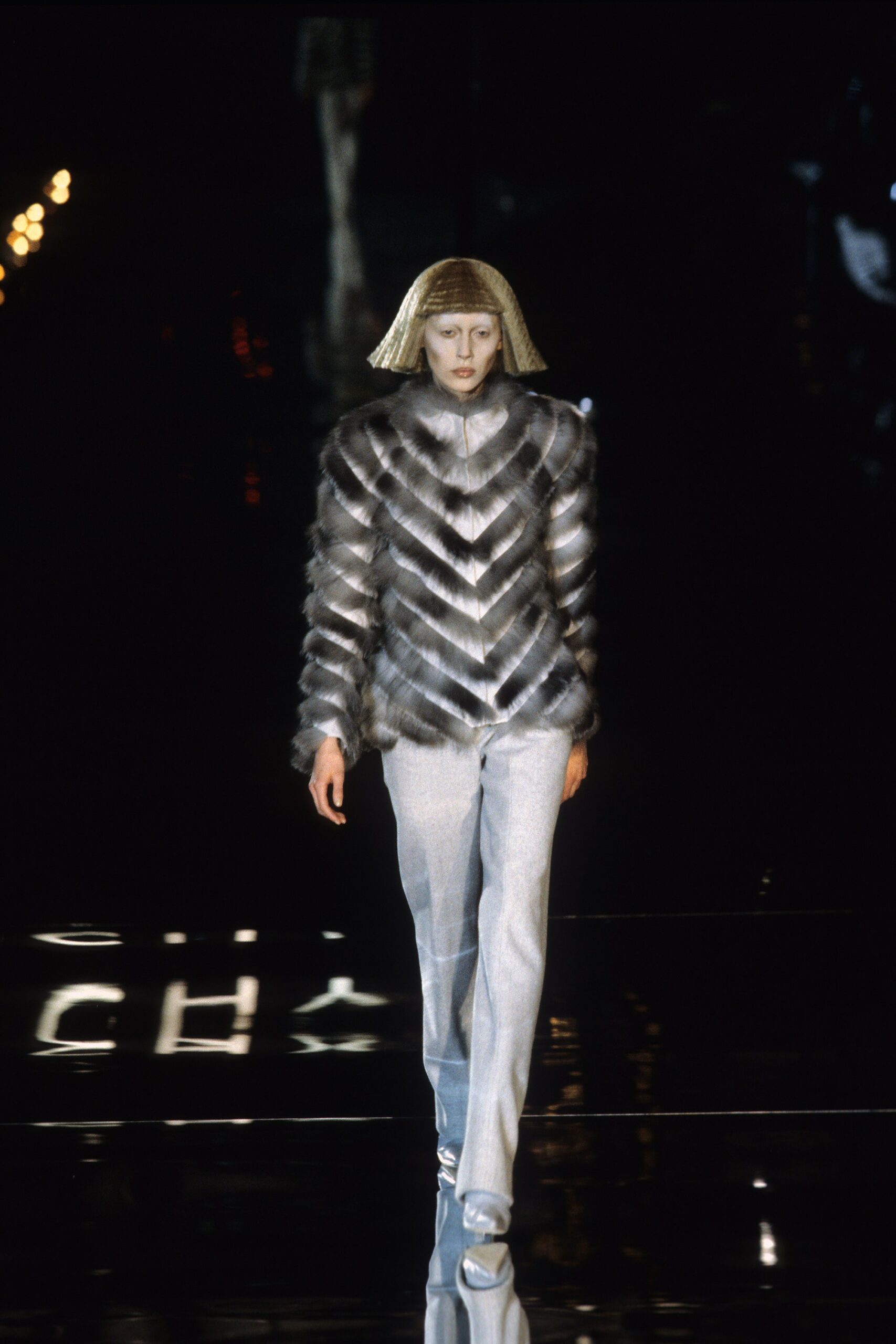 Givenchy F/W 99 Look 1