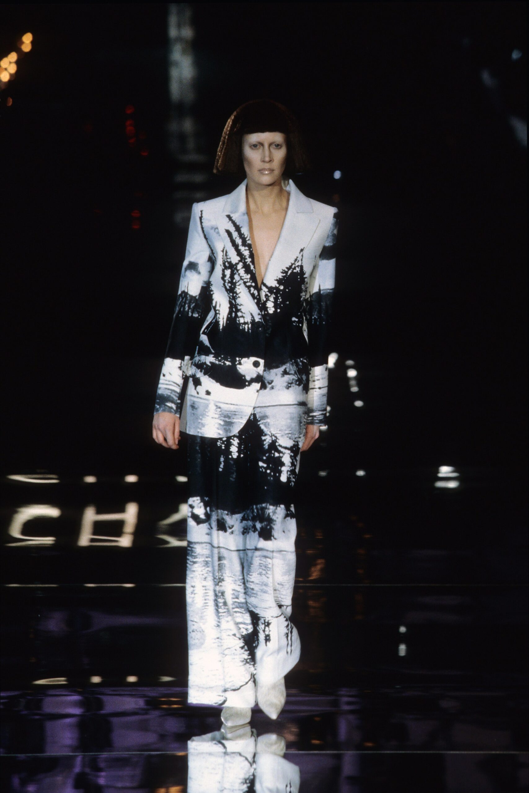 Givenchy F/W 99 Look 16
