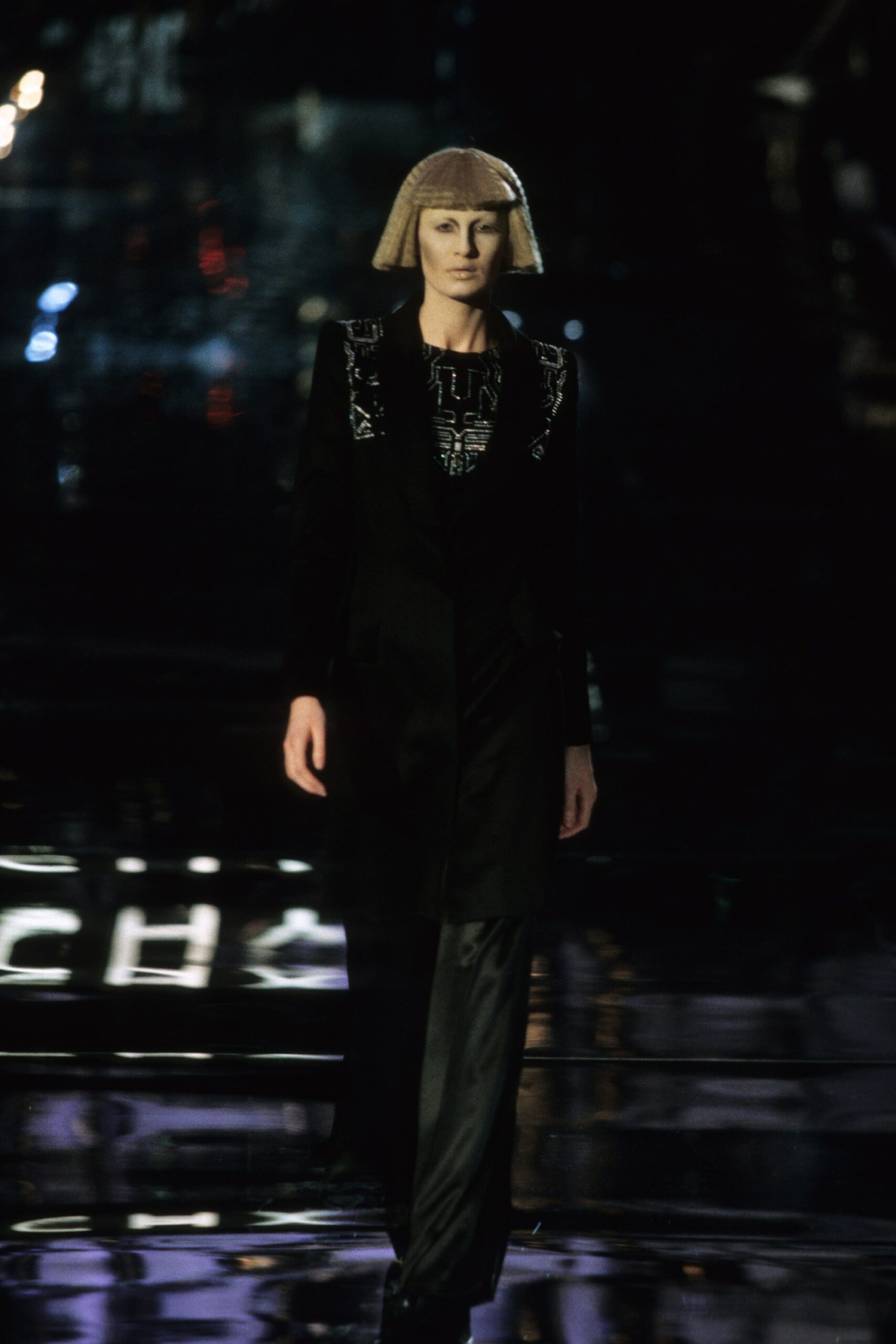 Givenchy F/W 99 Look 25