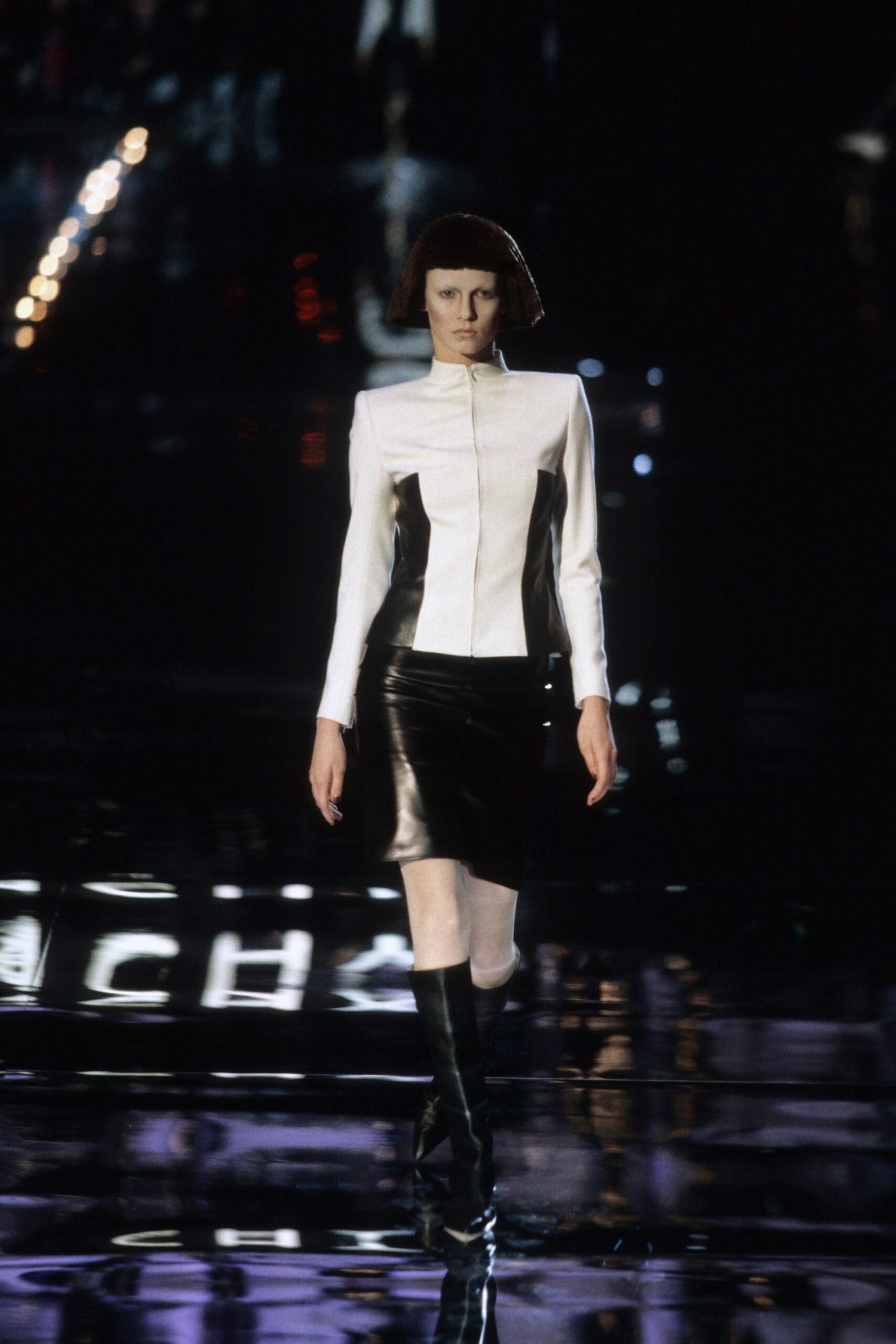 Givenchy F/W 99 Look 29