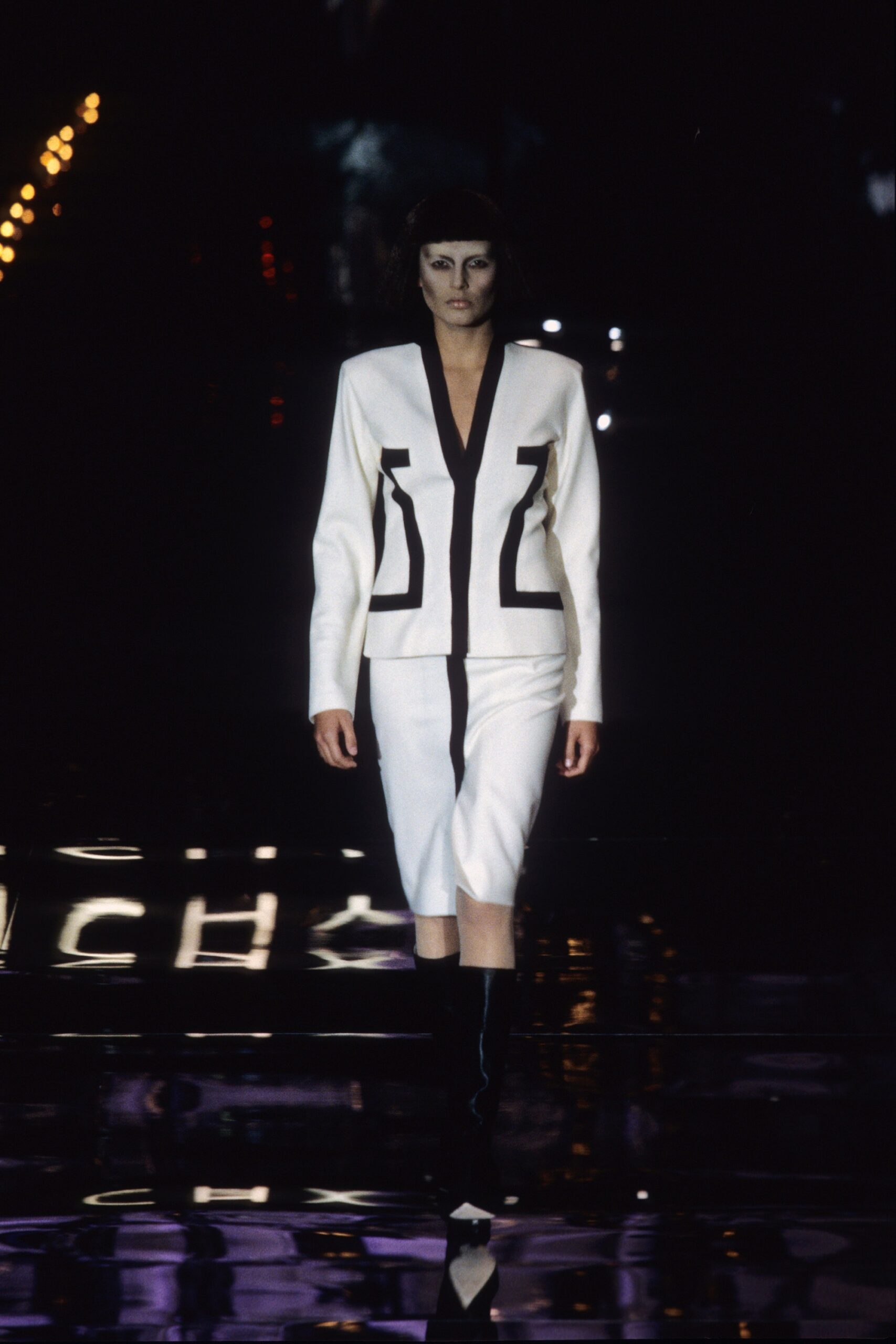 Givenchy F/W 99 Look 31
