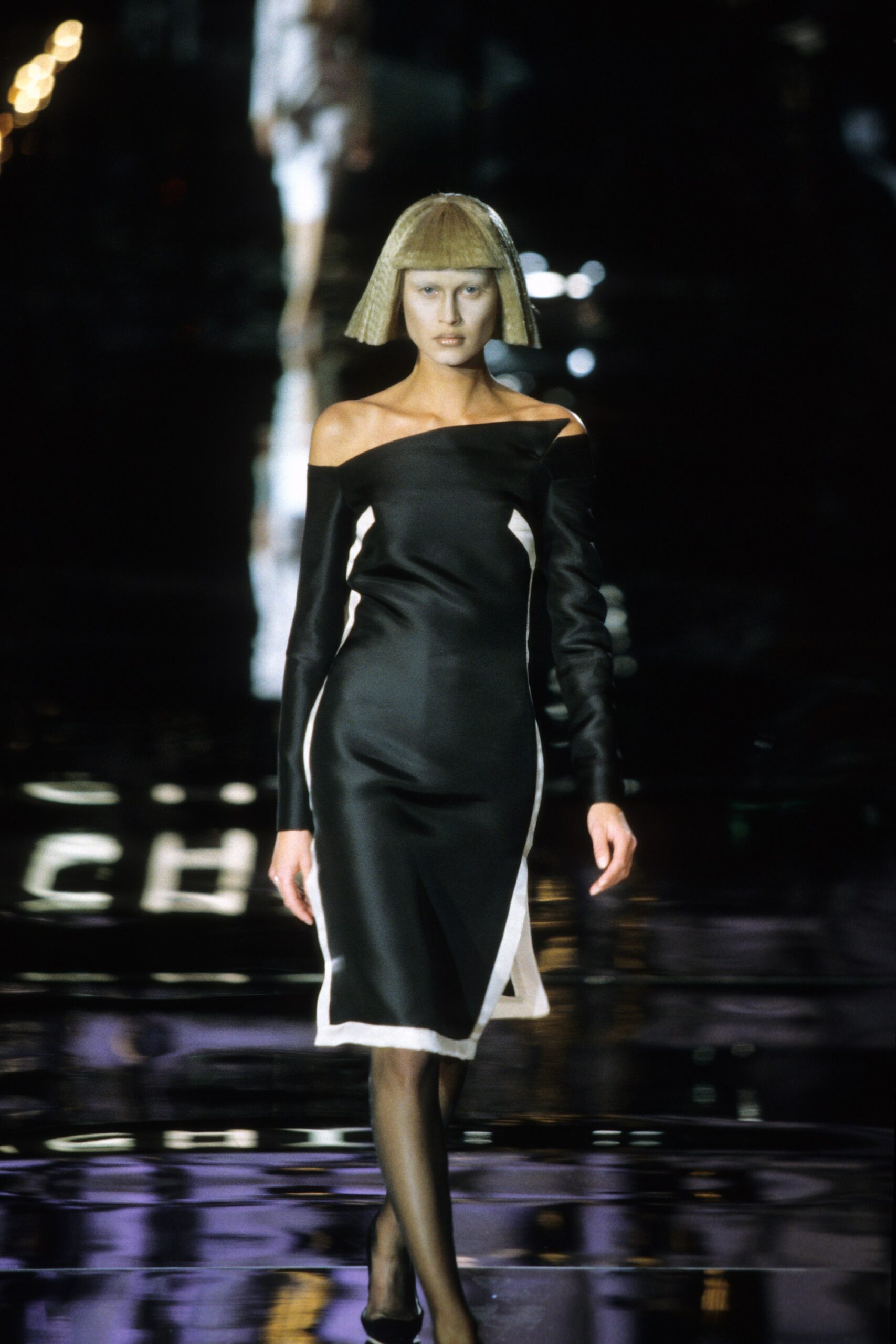 Givenchy F/W 99 Look 33