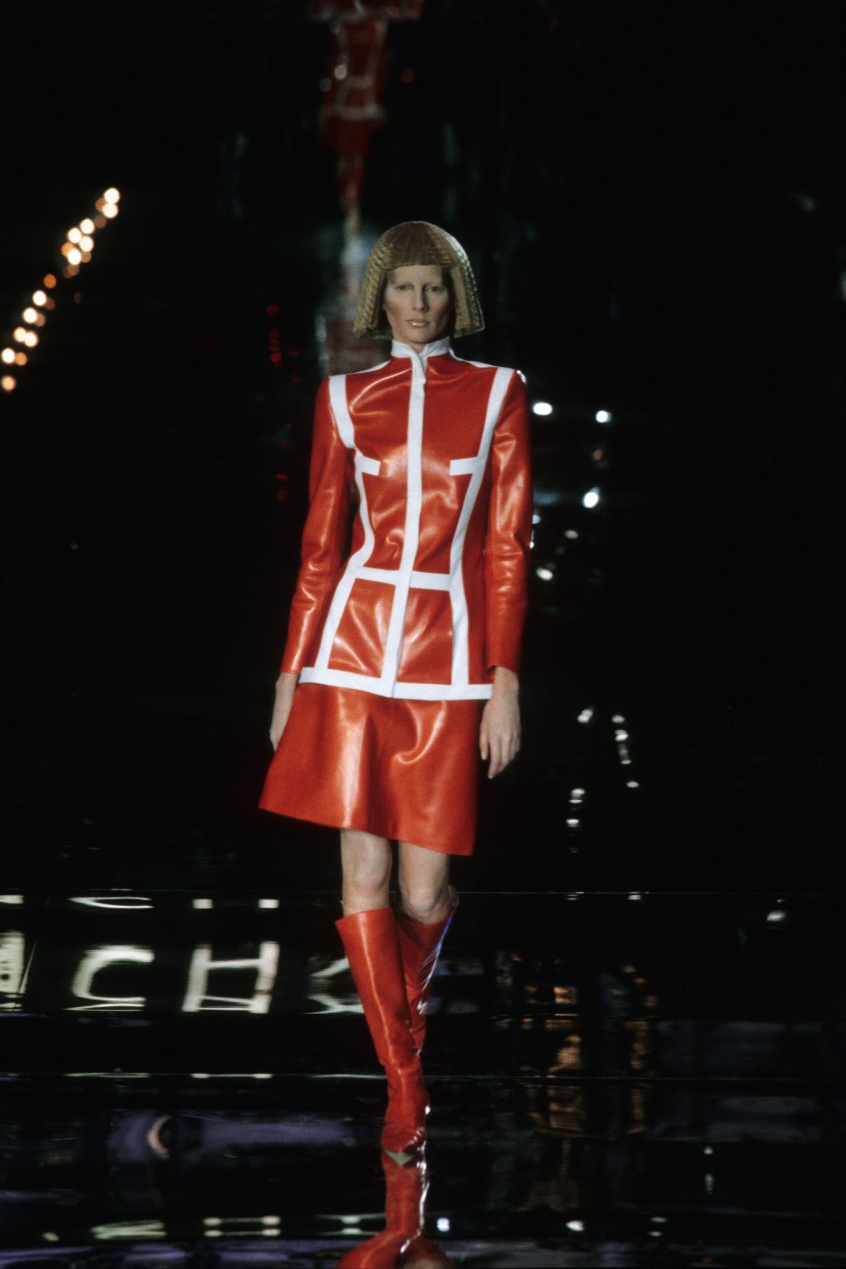 Givenchy F/W 99 Look 37