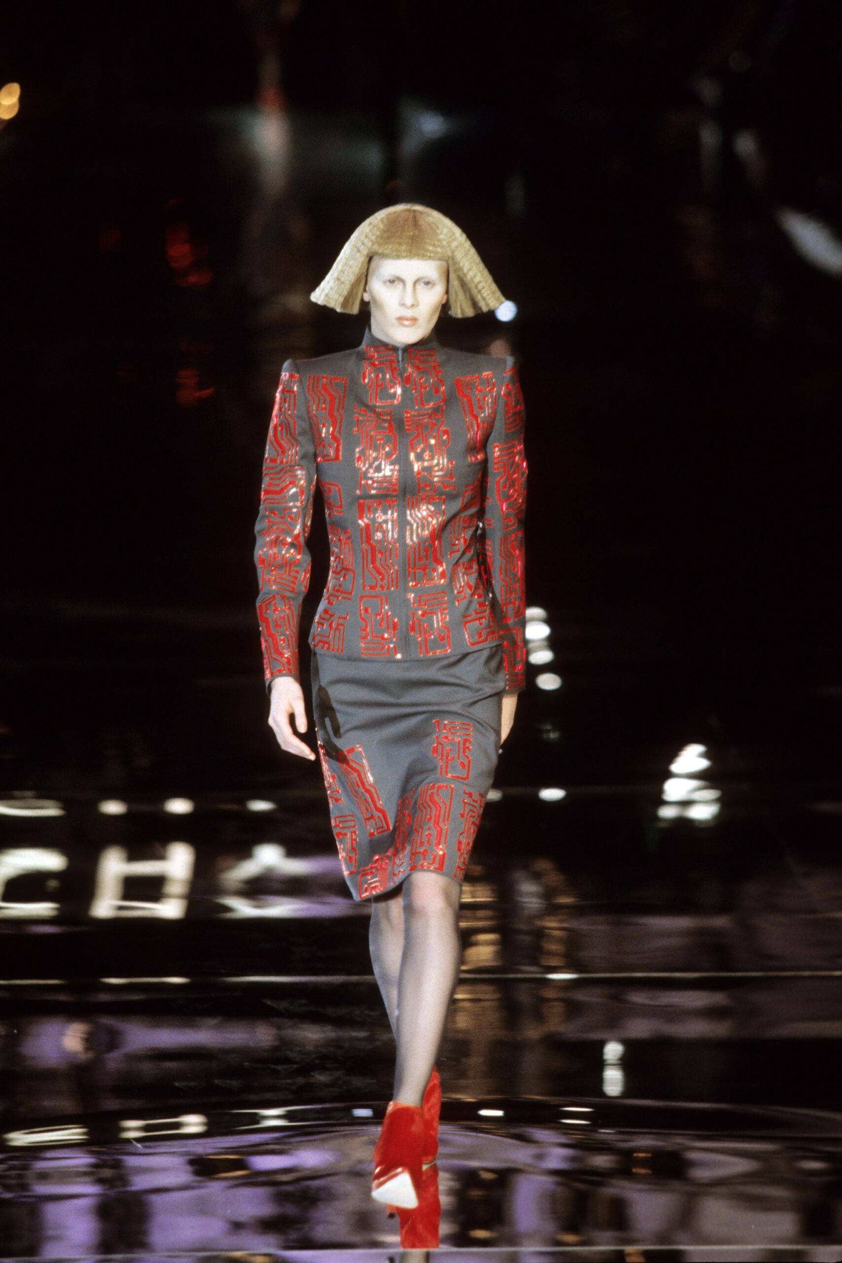Givenchy F/W 99 Look 43