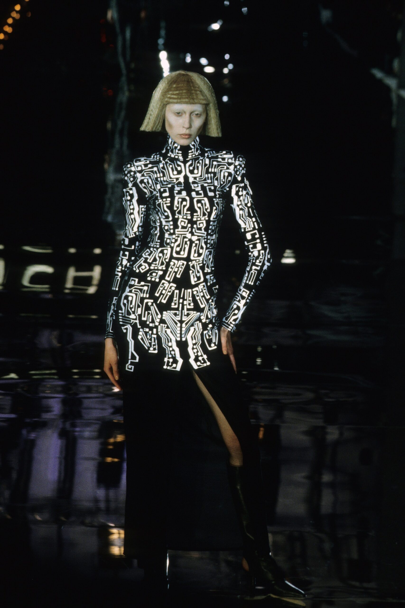 Givenchy F/W 99 Look 54