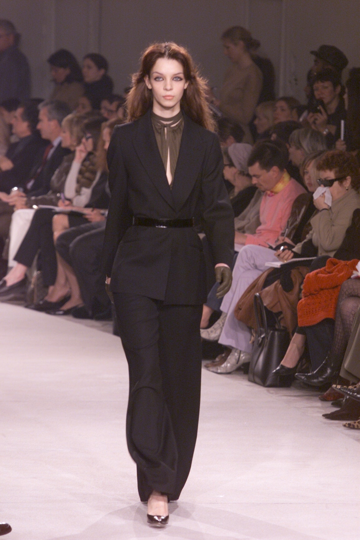 Givenchy F/W 00 Look 5