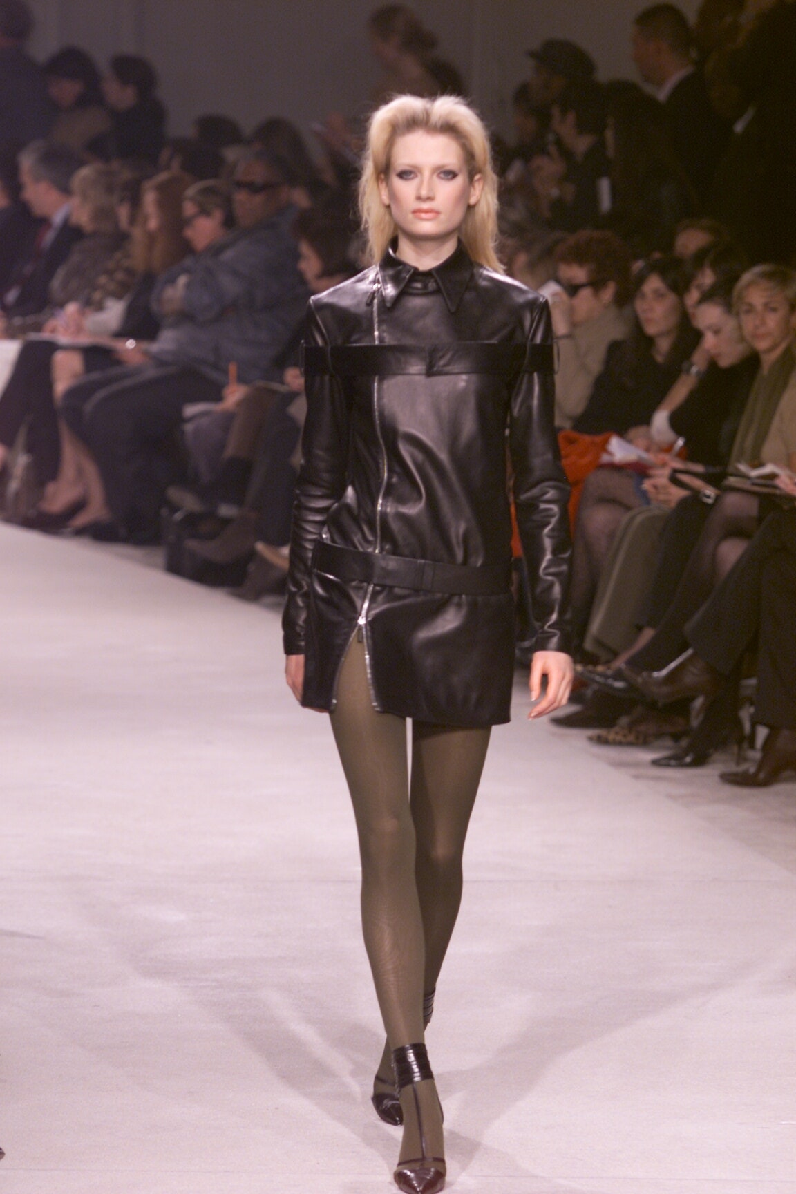 Givenchy F/W 00 Look 6