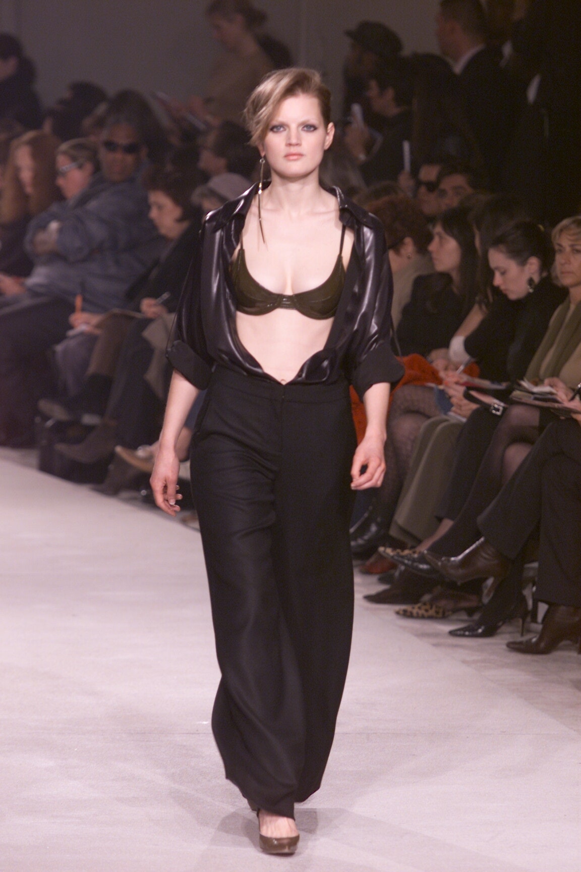 Givenchy F/W 00 Look 7