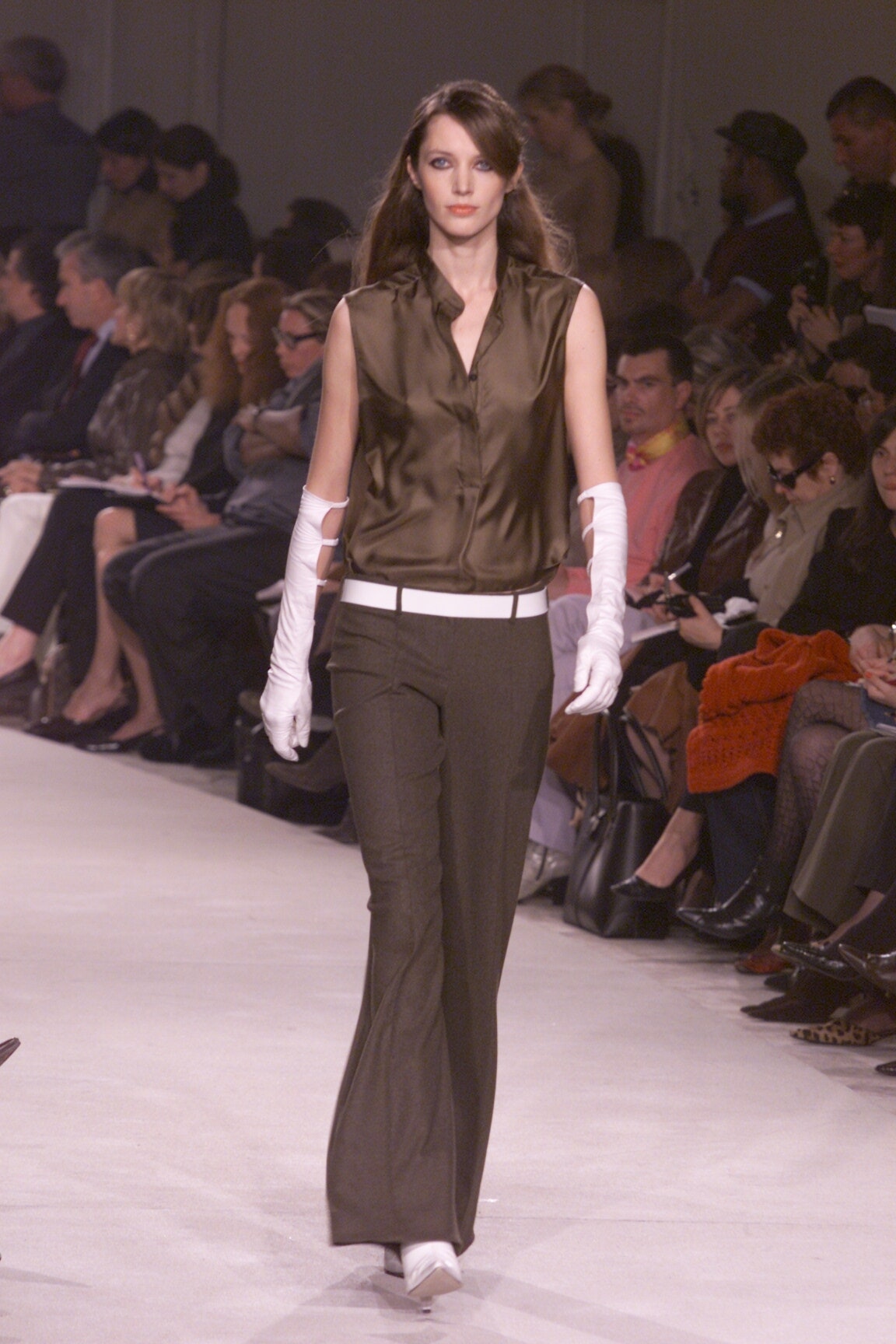 Givenchy F/W 00 Look 10