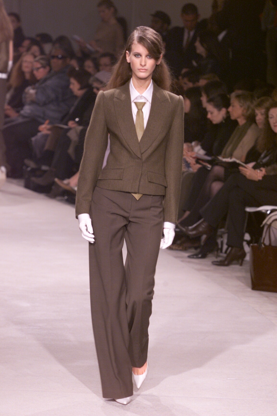 Givenchy F/W 00 Look 11