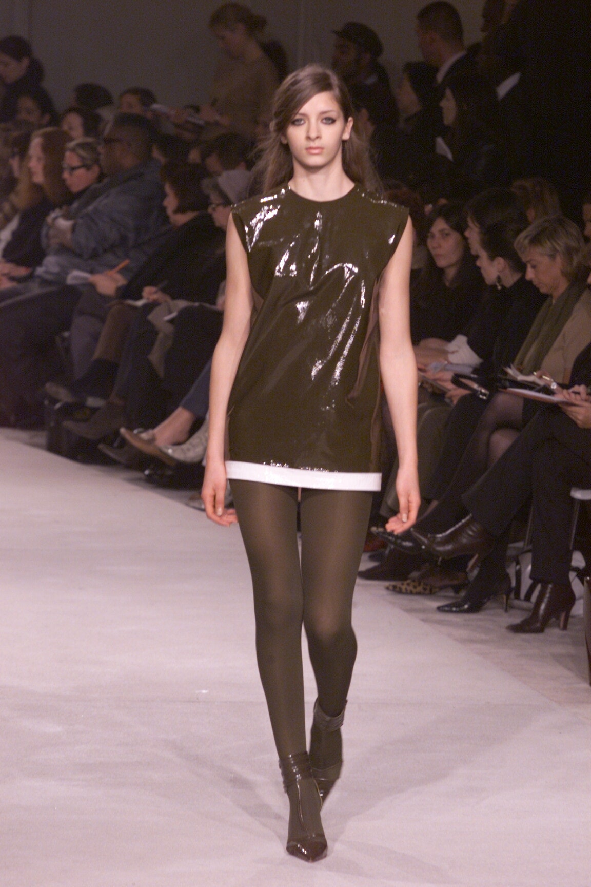 Givenchy F/W 00 Look 17