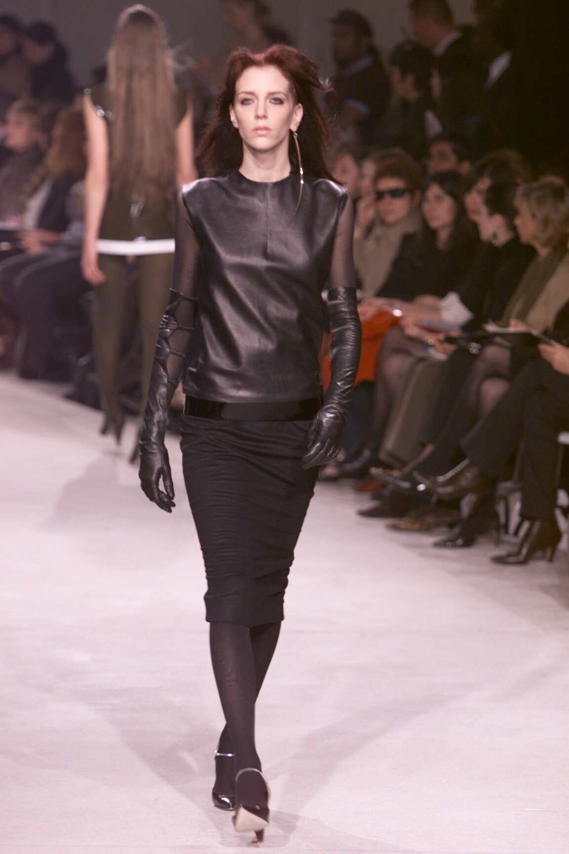 Givenchy F/W 00 Look 18