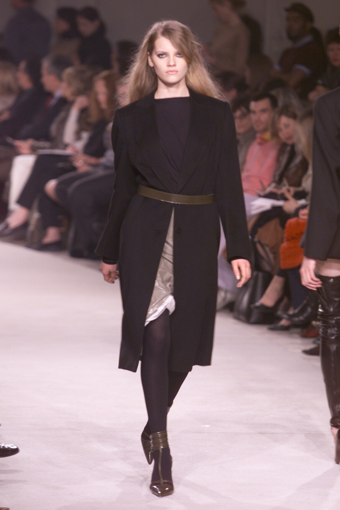 Givenchy F/W 00 Look 20