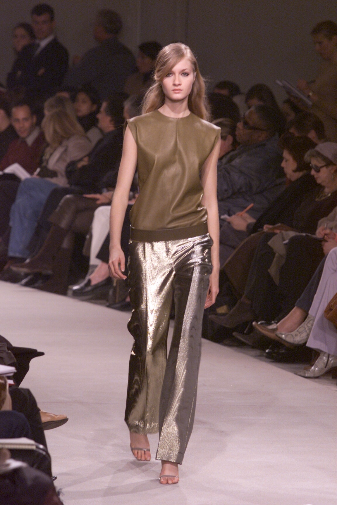 Givenchy F/W 00 Look 22