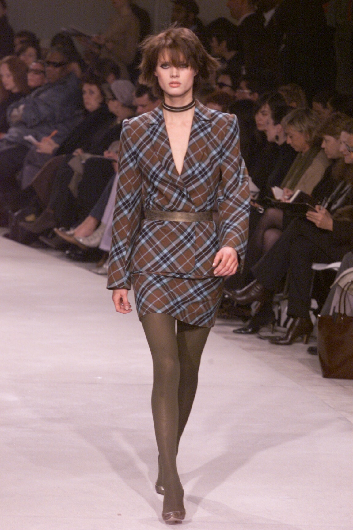 Givenchy F/W 00 Look 25