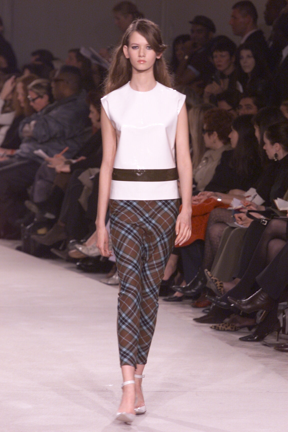 Givenchy F/W 00 Look 26