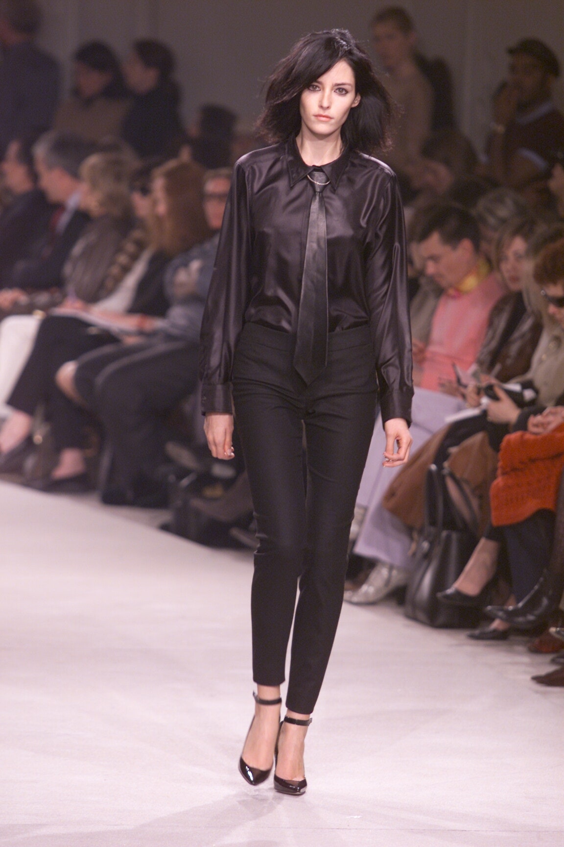 Givenchy F/W 00 Look 29