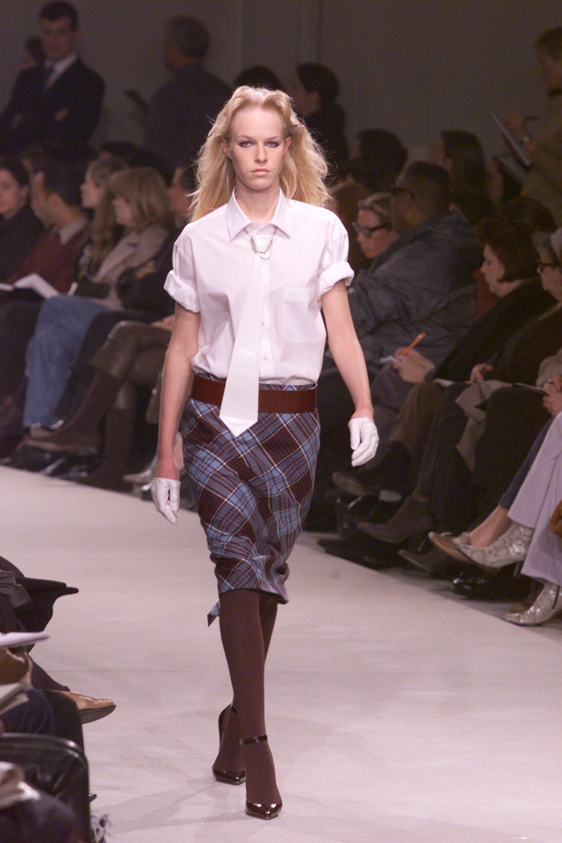 Givenchy F/W 00 Look 30