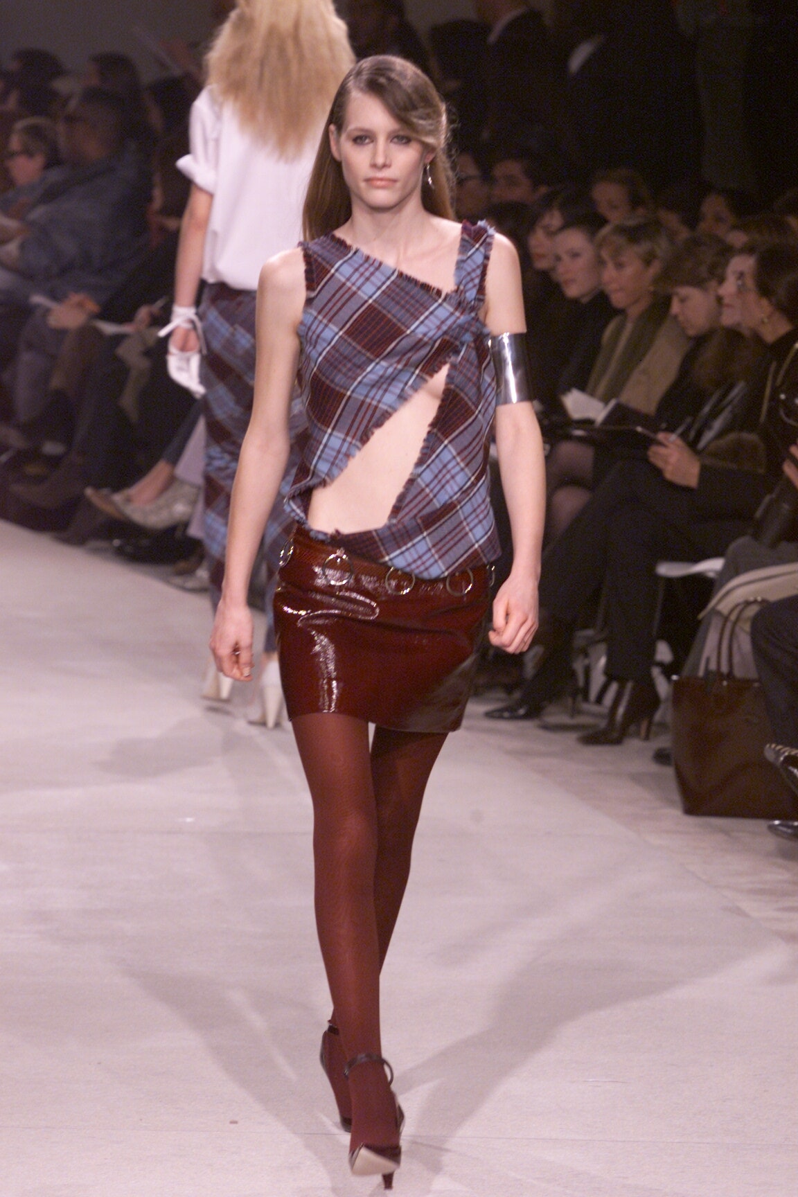 Givenchy F/W 00 Look 33