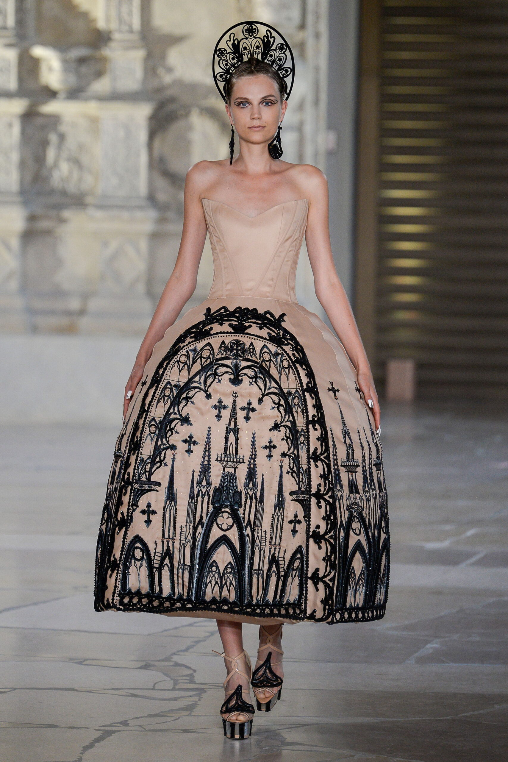 Guo Pei F/W 18 Couture Look 12