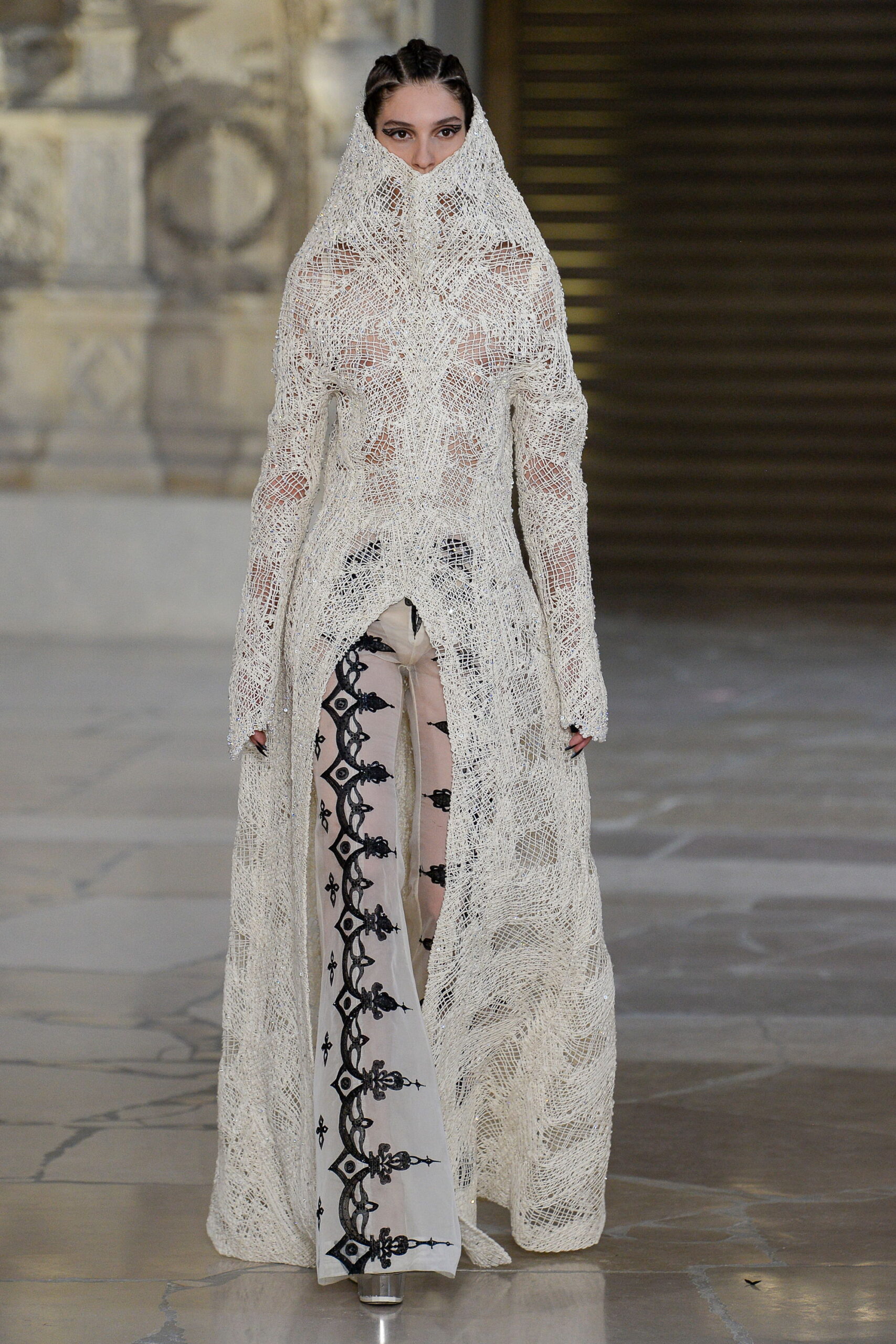 Guo Pei F/W 18 Couture Look 22