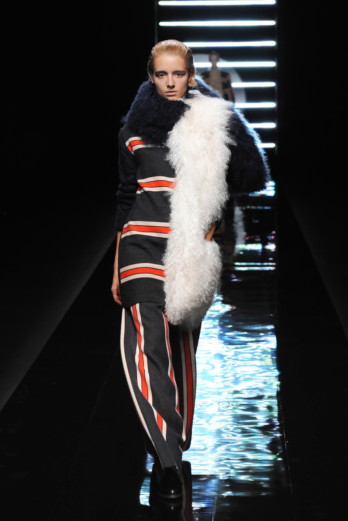 Han Ahn Soon Fall 2013 Ready-to-Wear