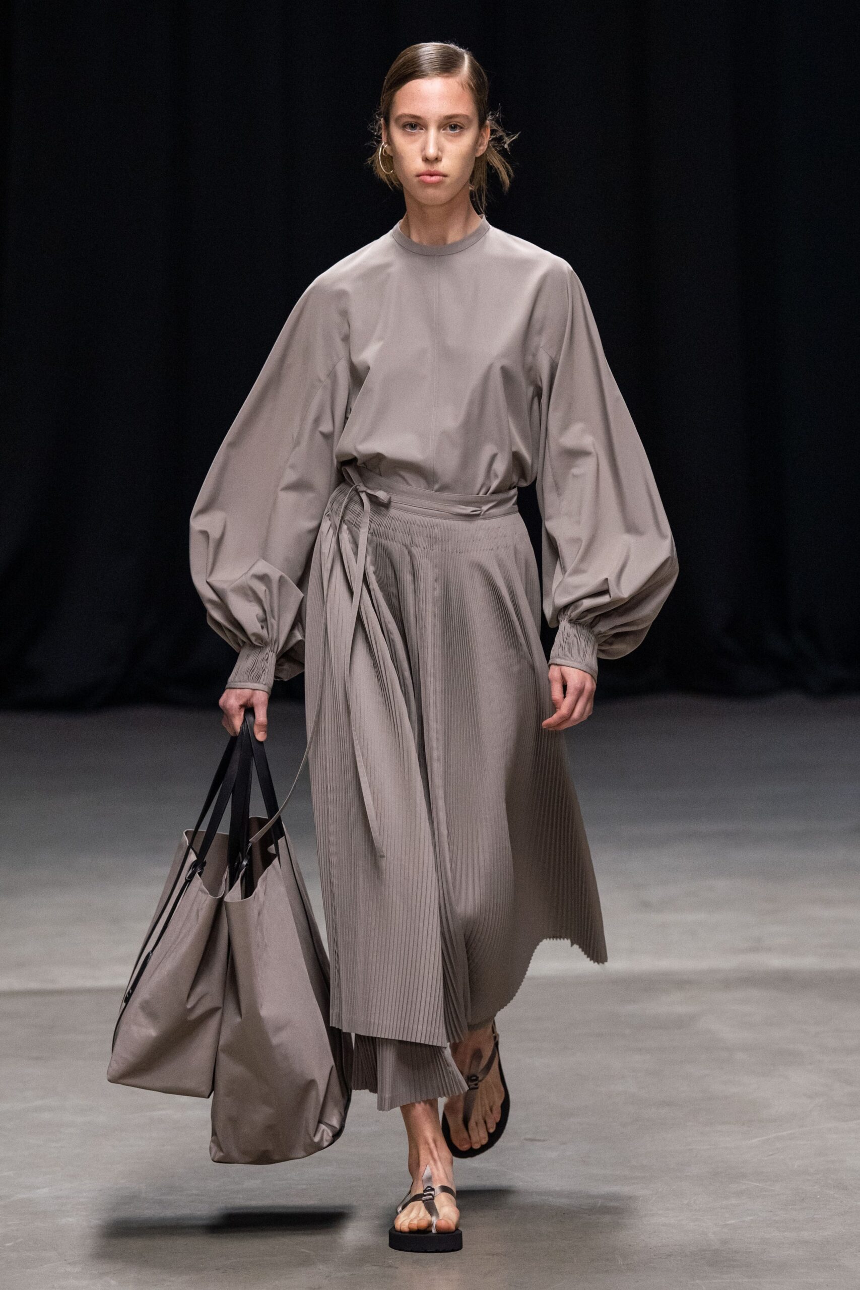 Hyke Tokyo S/S 20 Look 8