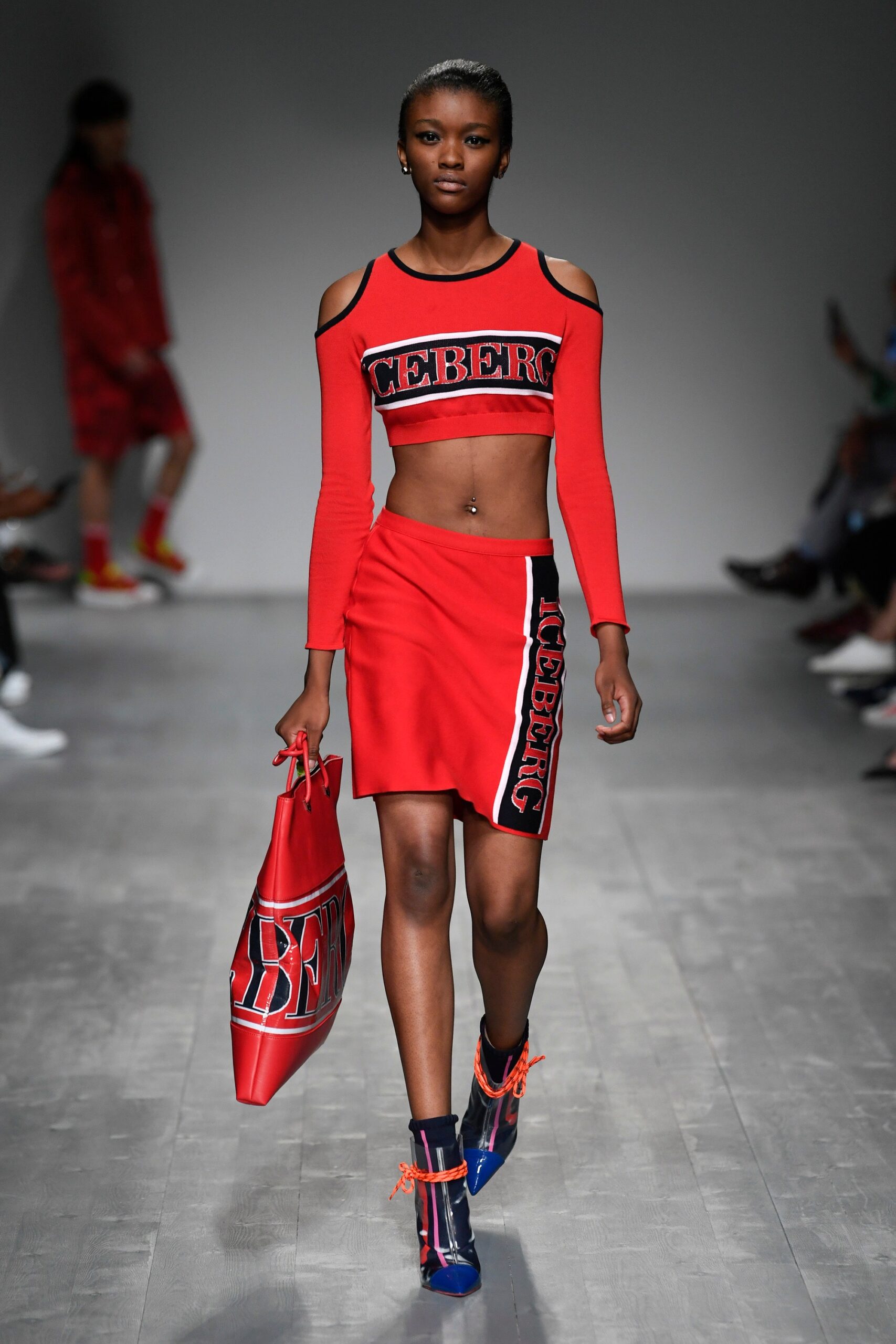 Iceberg Resort 19 Look 8