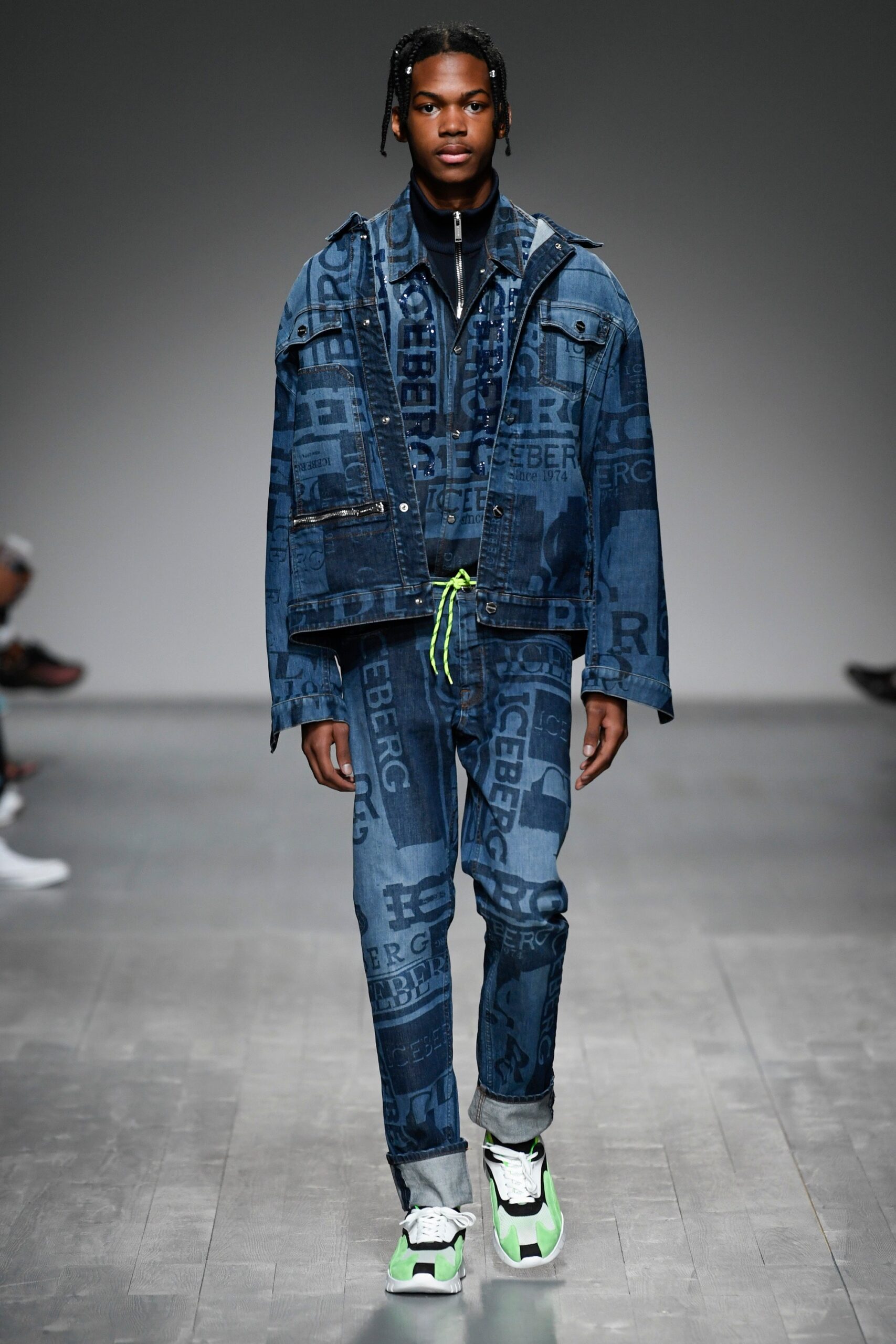 Iceberg Resort 19 Look 13