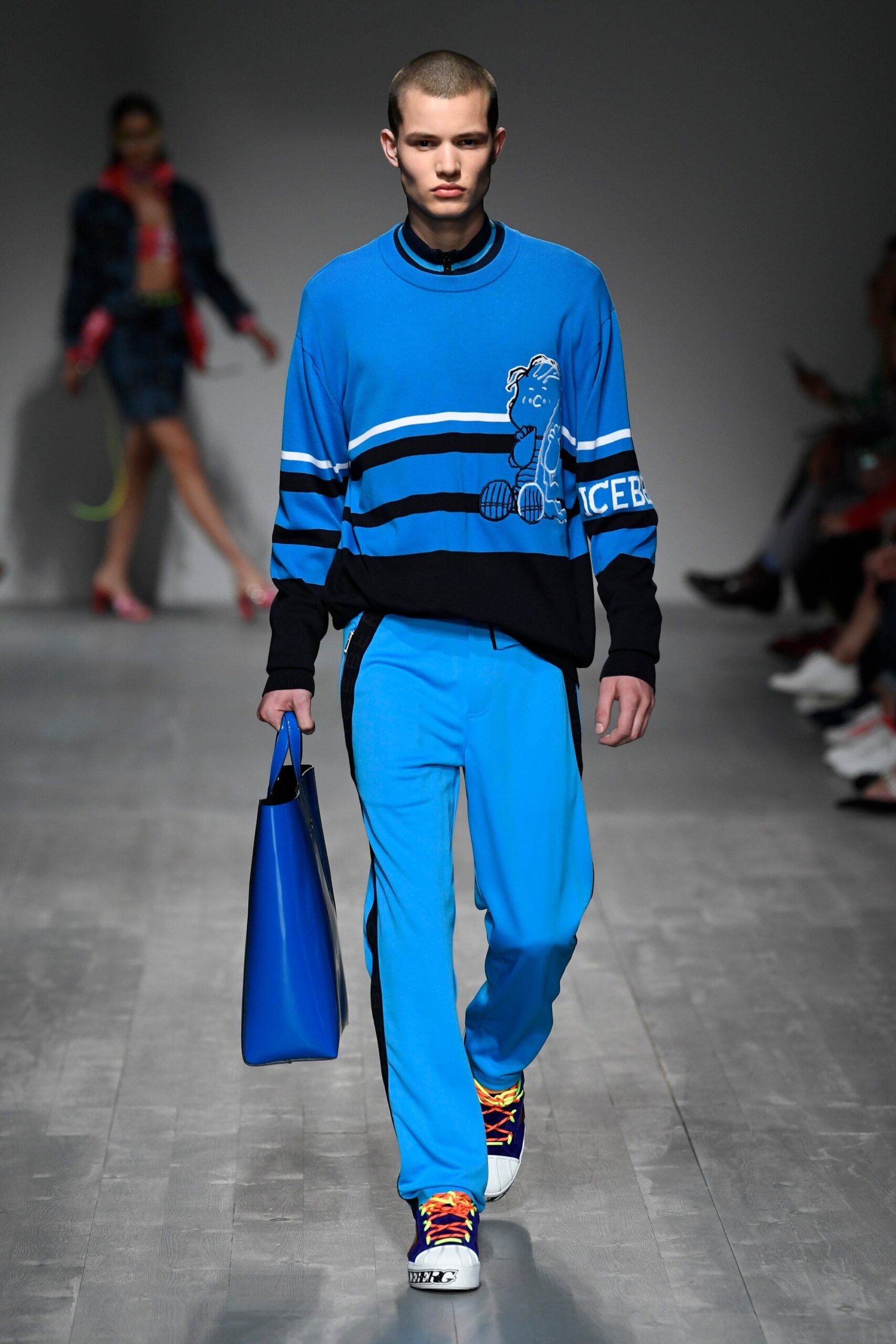 Iceberg Resort 19 Look 15