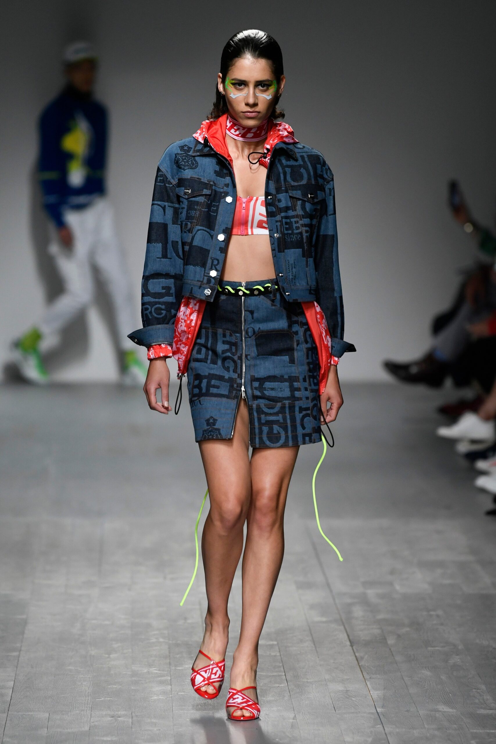 Iceberg Resort 19 Look 16