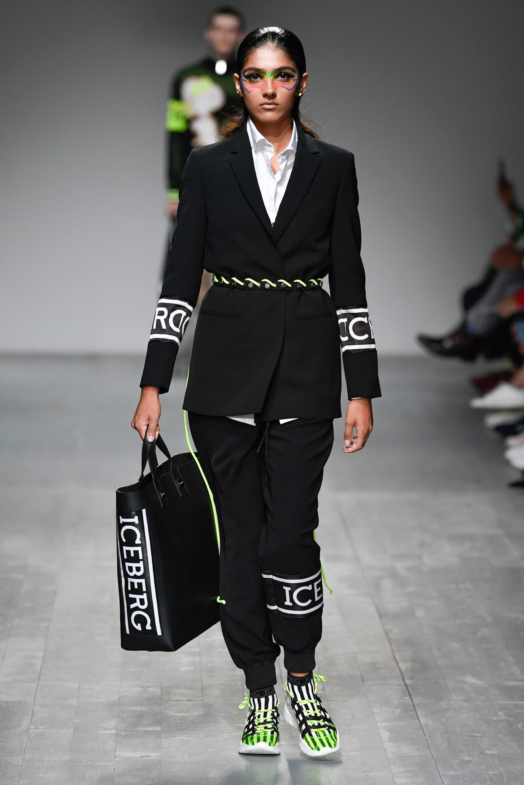 Iceberg Resort 19 Look 26