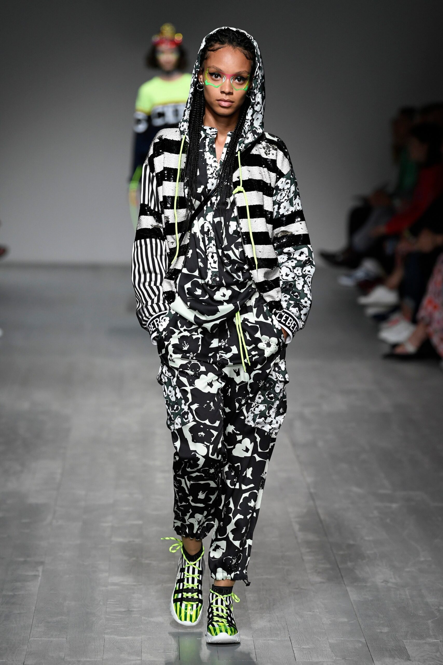 Iceberg Resort 19 Look 30