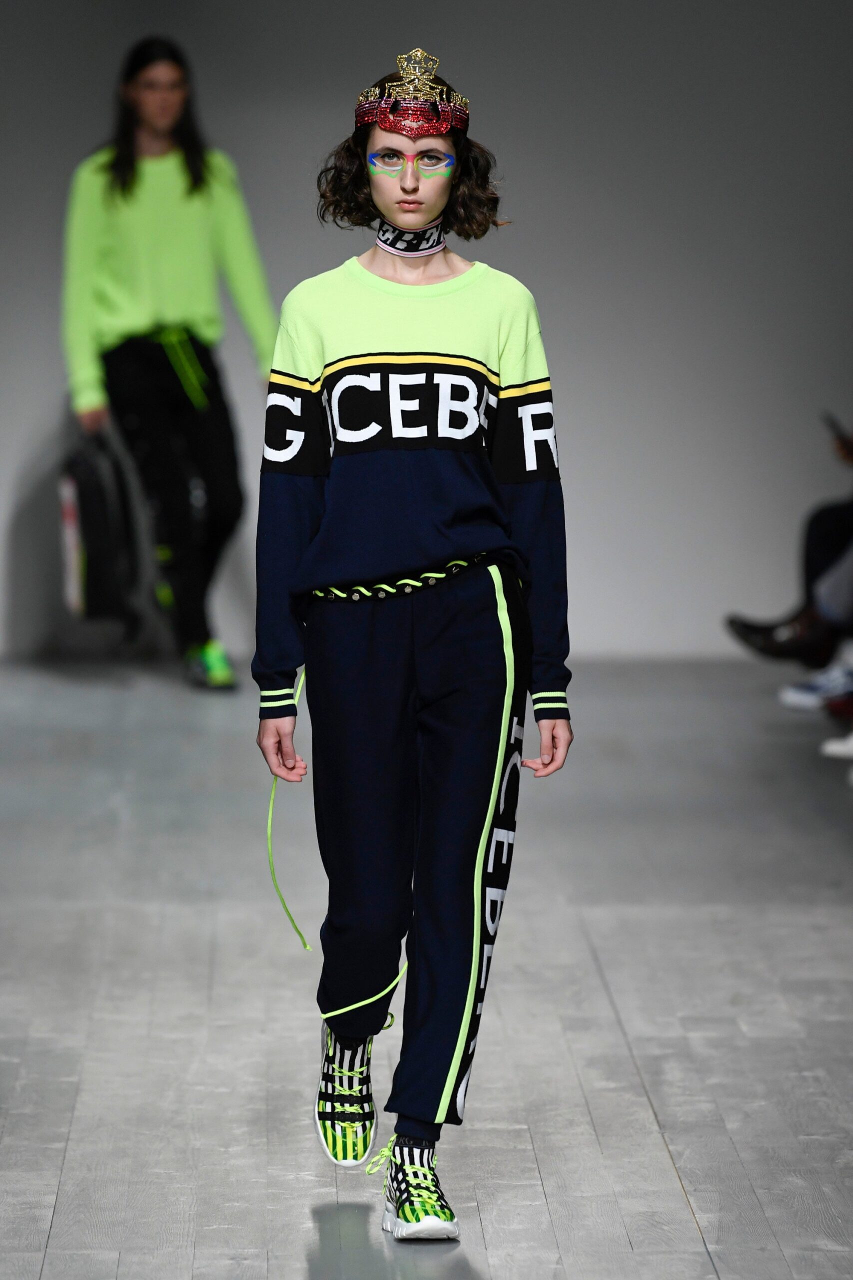 Iceberg Resort 19 Look 31