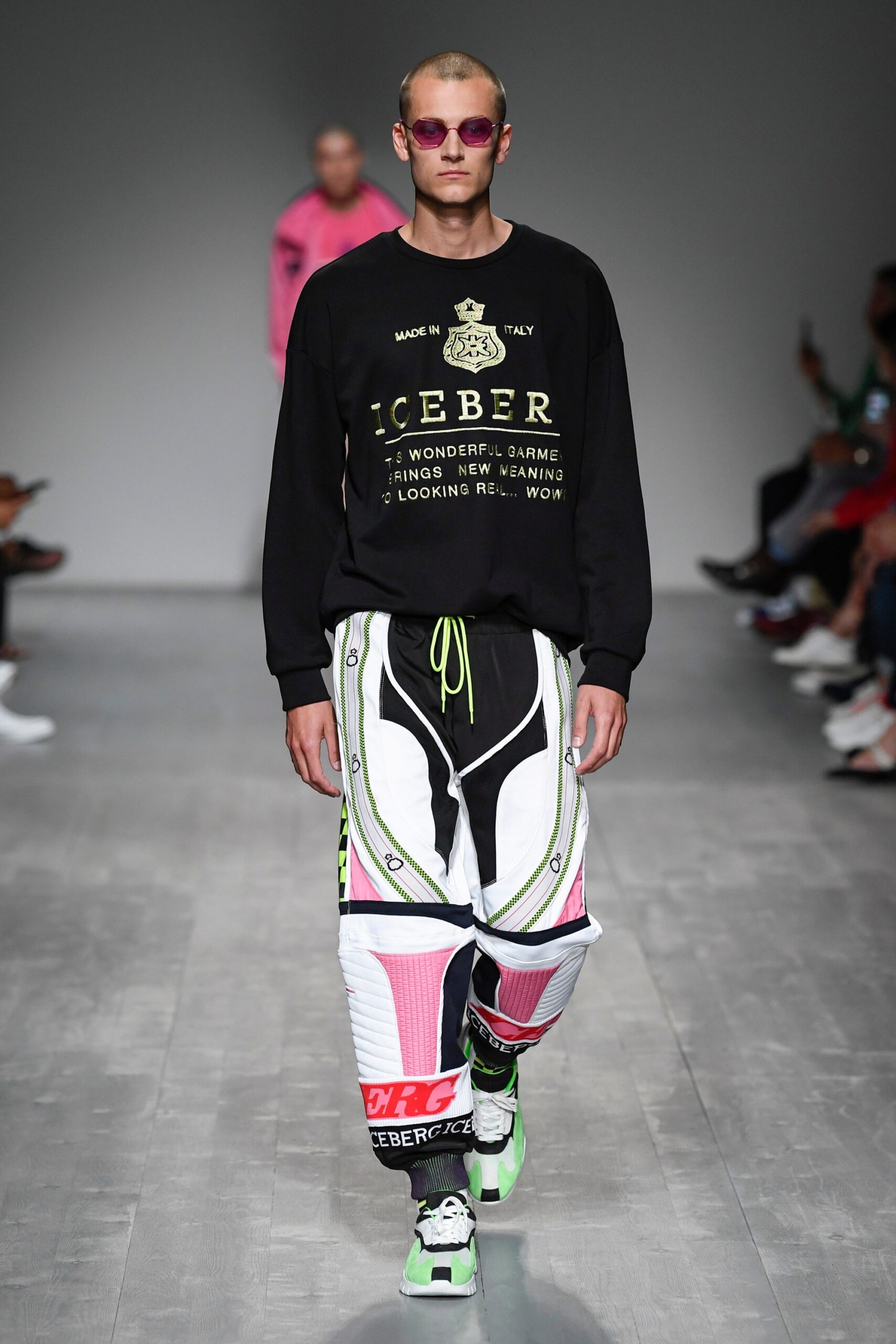Iceberg Resort 19 Look 38